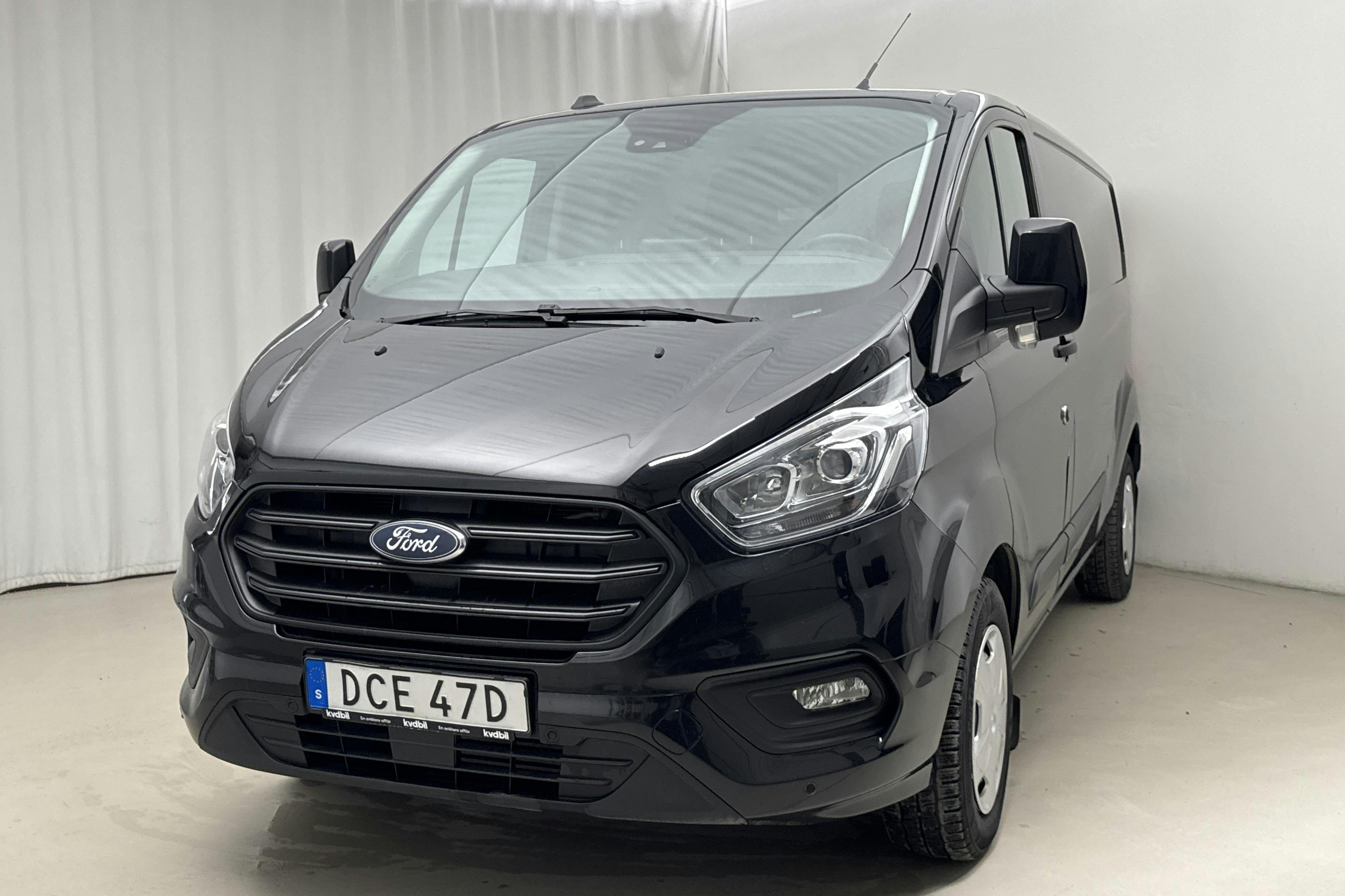 Presentationsfoto 1 av 18: Ford Transit Custom 300 (130hk) - 8 909 mil - Automat - svart - 2023