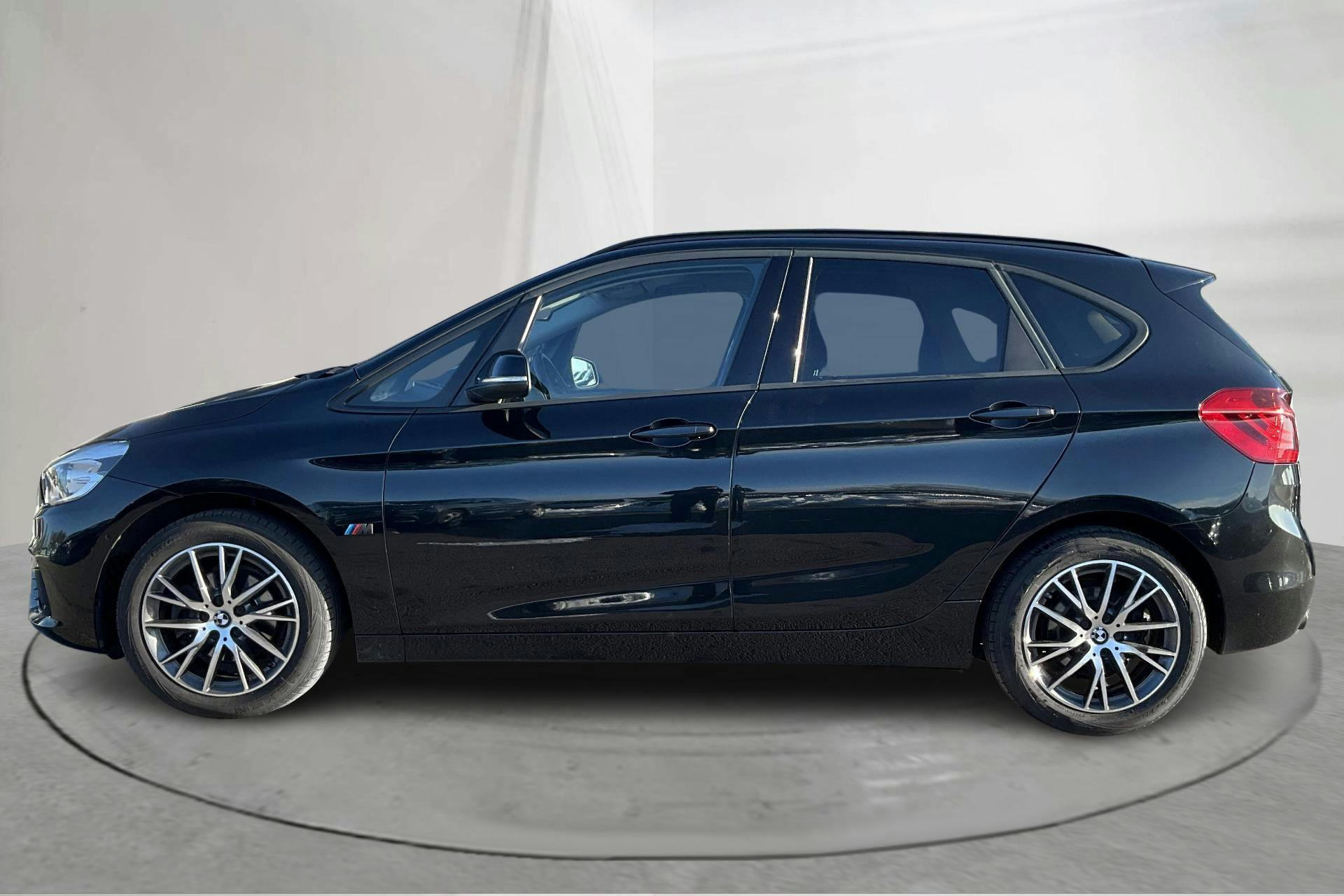 Presentation photo 2 of 15: BMW 218i Active Tourer, F45 (136hk) - 106 250 km - Automatic - black - 2018