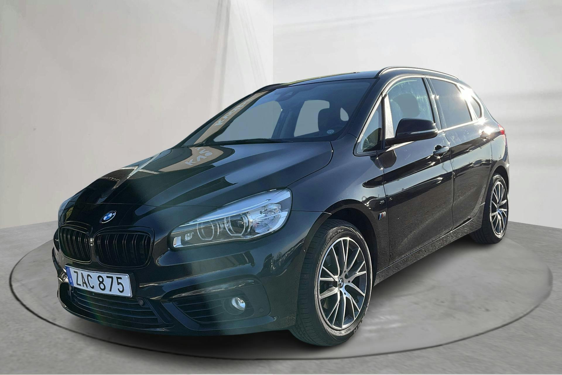 Presentation photo 1 of 15: BMW 218i Active Tourer, F45 (136hk) - 106 250 km - Automatic - black - 2018