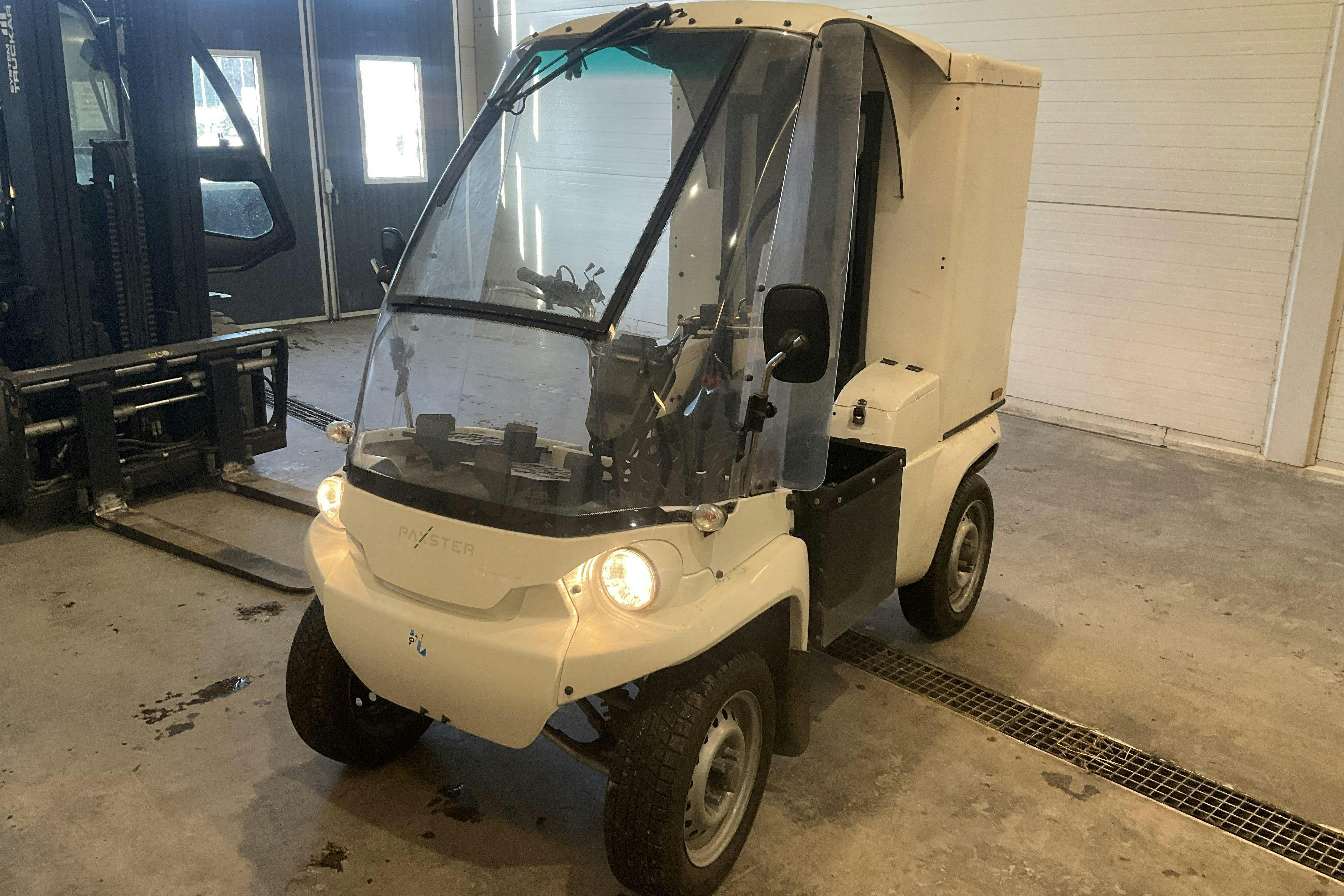 Presentation photo 1 of 14: PAXSTER Cargo EDV 1601 - 24 302 km - Automatic - white - 2018