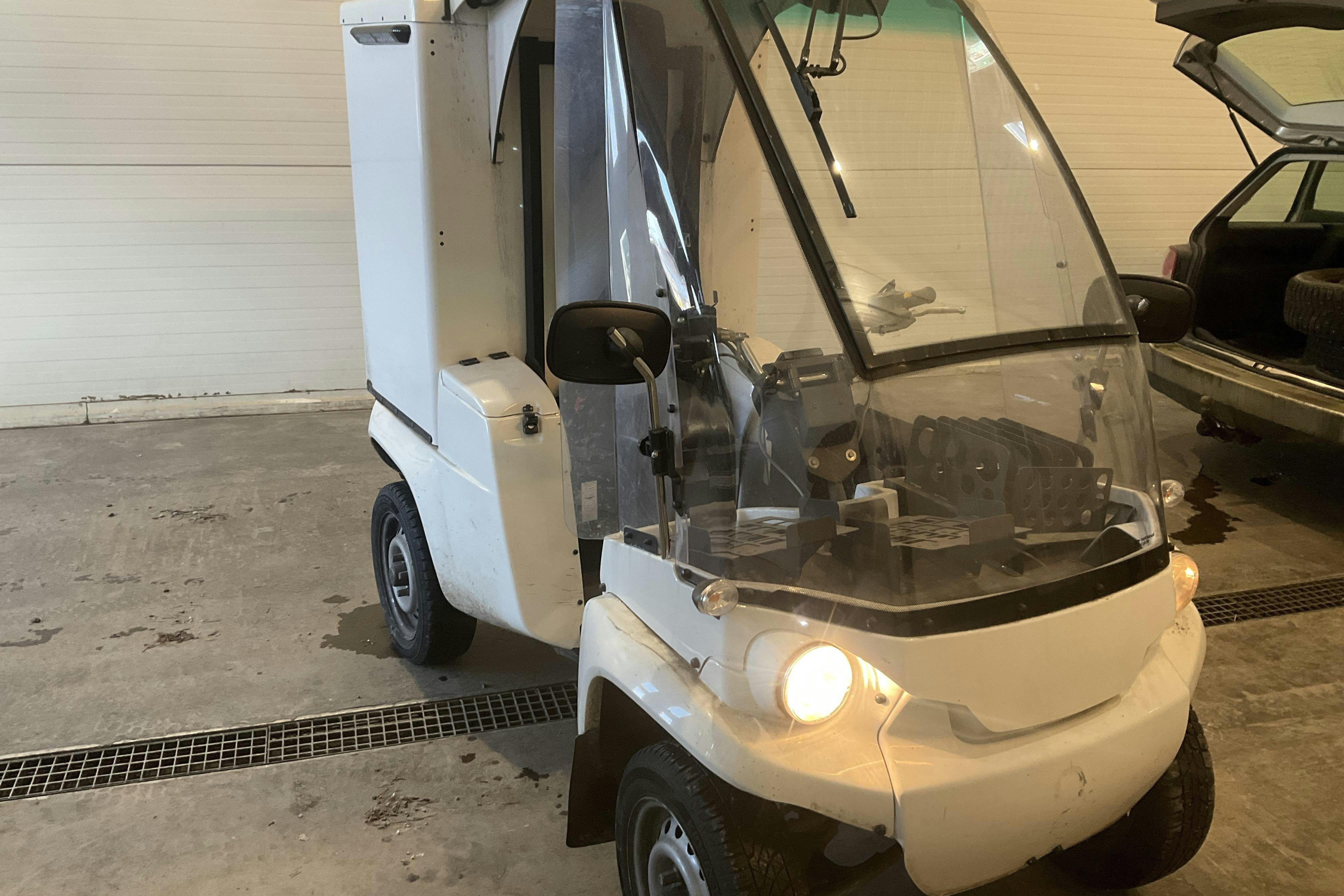 Presentation photo 2 of 14: PAXSTER Cargo EDV 1601 - 44 910 km - Automatic - white - 2018