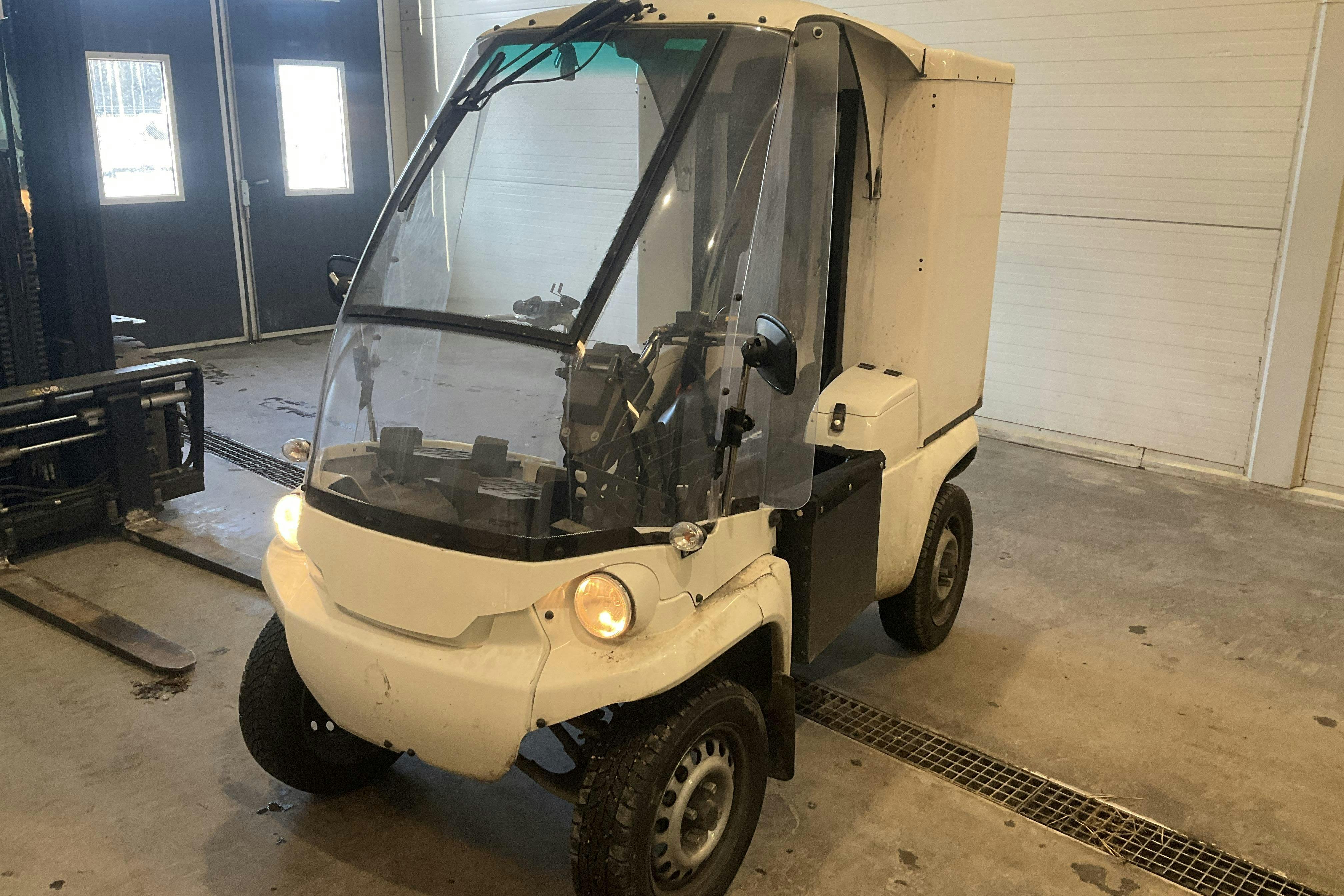 Presentation photo 1 of 14: PAXSTER Cargo EDV 1601 - 44 910 km - Automatic - white - 2018