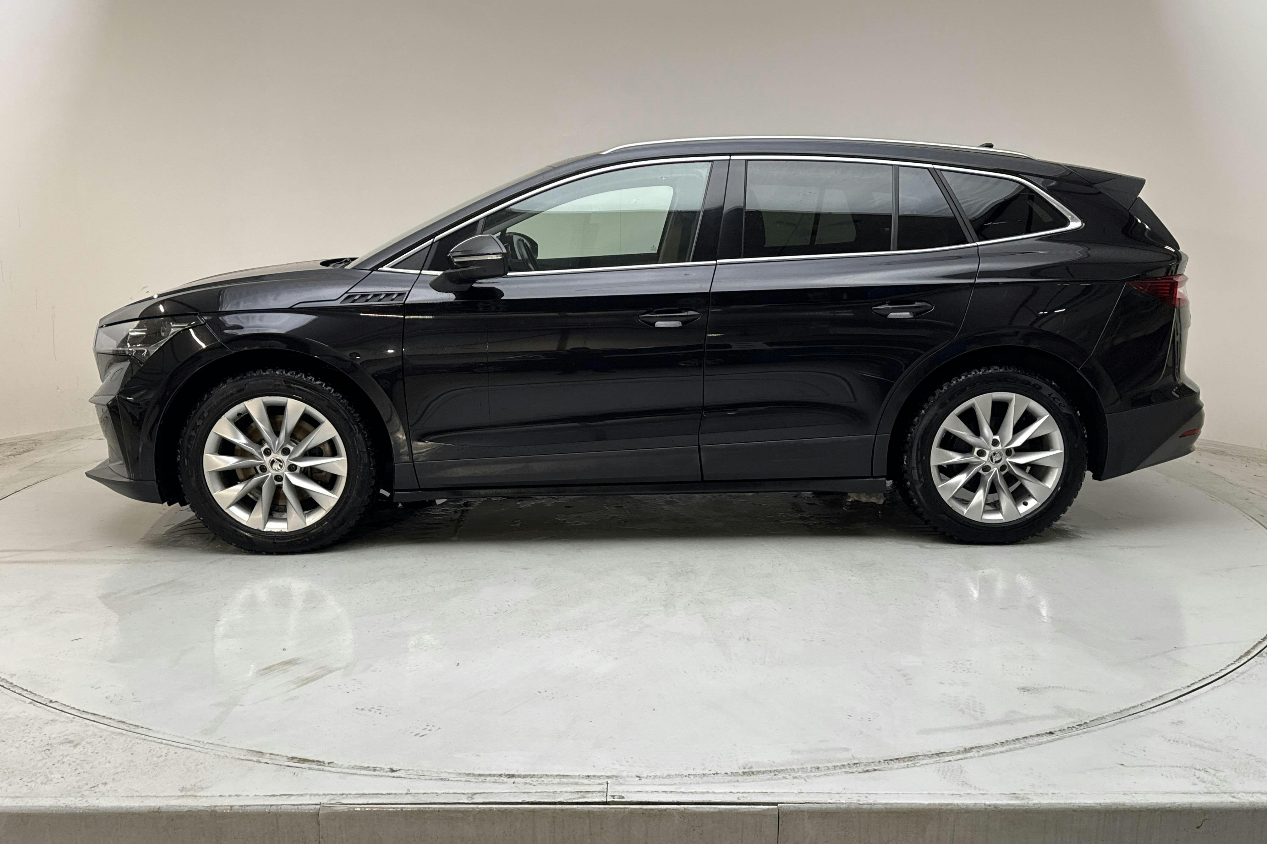 Presentationsfoto 2 av 17: Skoda Enyaq iV 80x (265hk) - 26 611 mil - Automat - svart - 2023