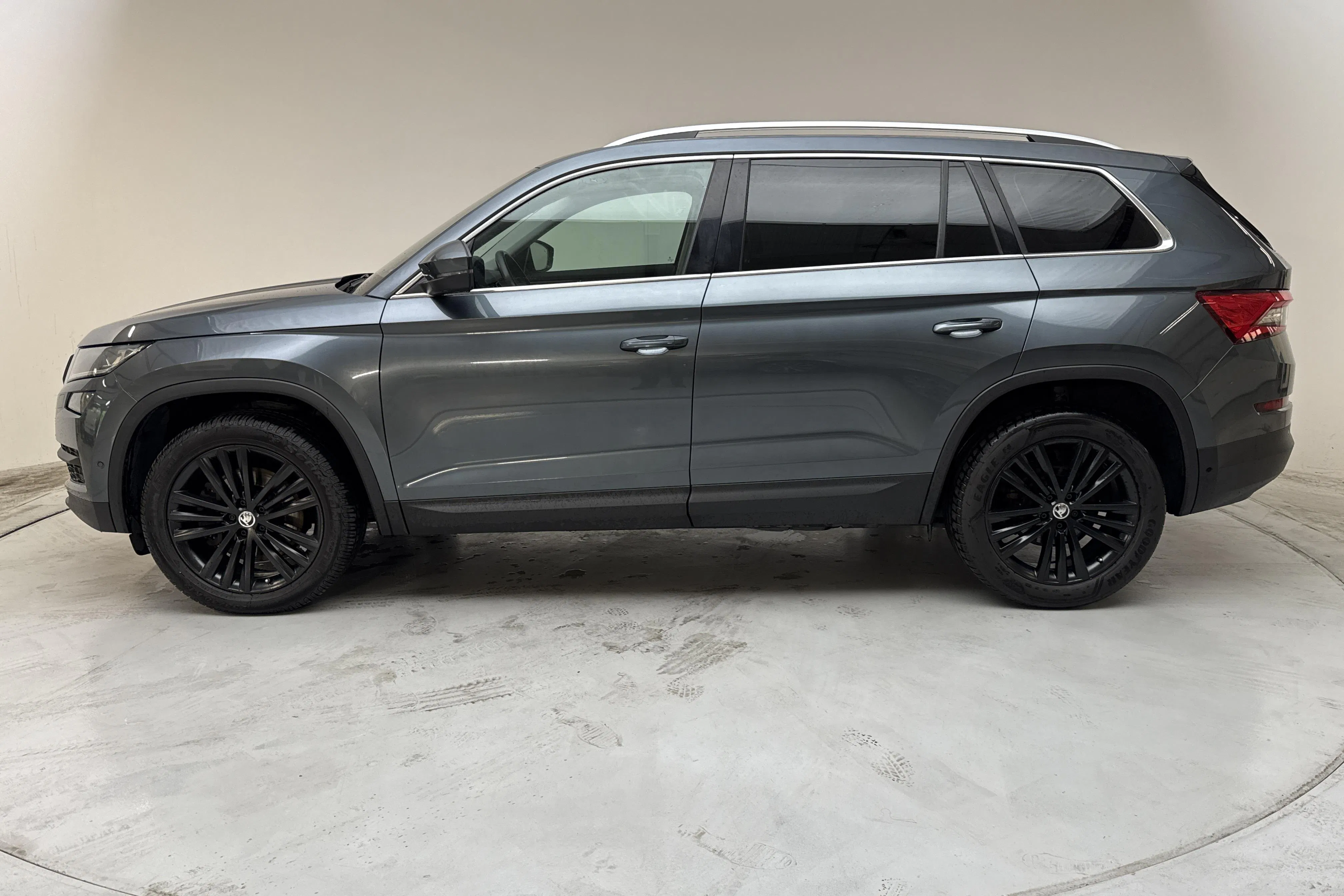 Presentation photo 2 of 15: Skoda Kodiaq 2.0 TDI 4X4 (190hk) - 179 440 km - Automatic - gray - 2017