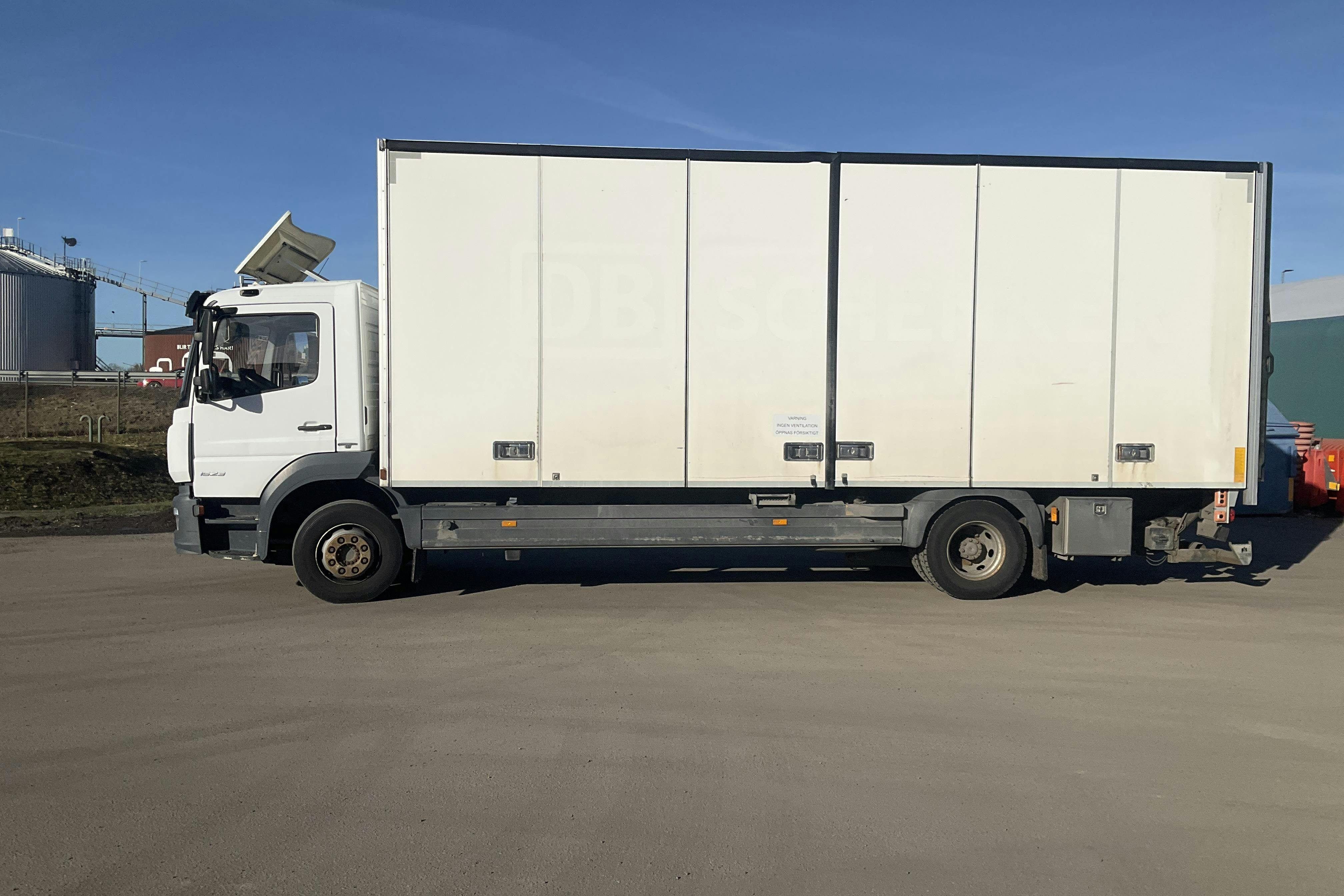 Presentation photo 2 of 47: MERCEDES ATEGO 1523 - 249 019 km - Automatic - white - 2015