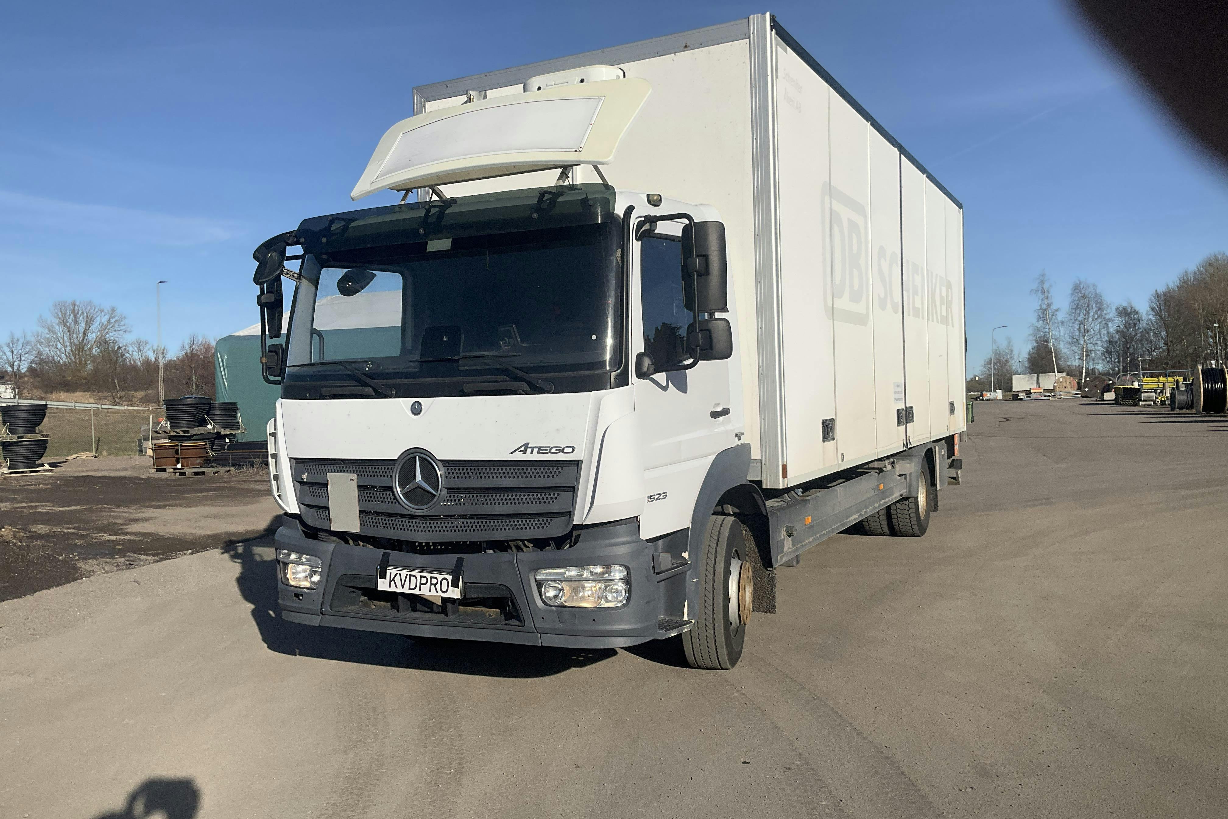 Presentation photo 1 of 47: MERCEDES ATEGO 1523 - 249 019 km - Automatic - white - 2015