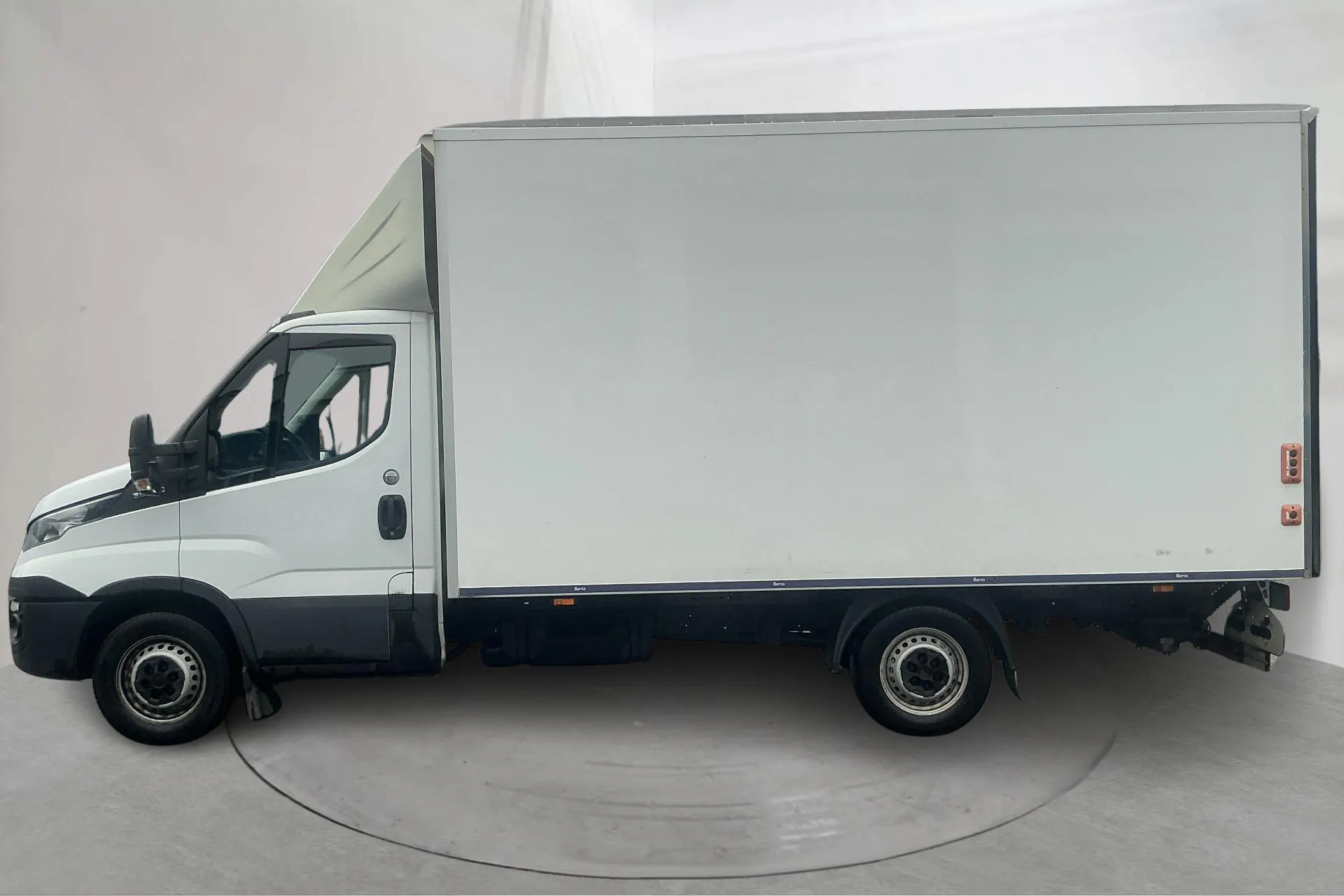 Presentation photo 2 of 22: Iveco Daily 35 2.3 Volymskåp (156hk) - 126 450 km - Automatic - white - 2019