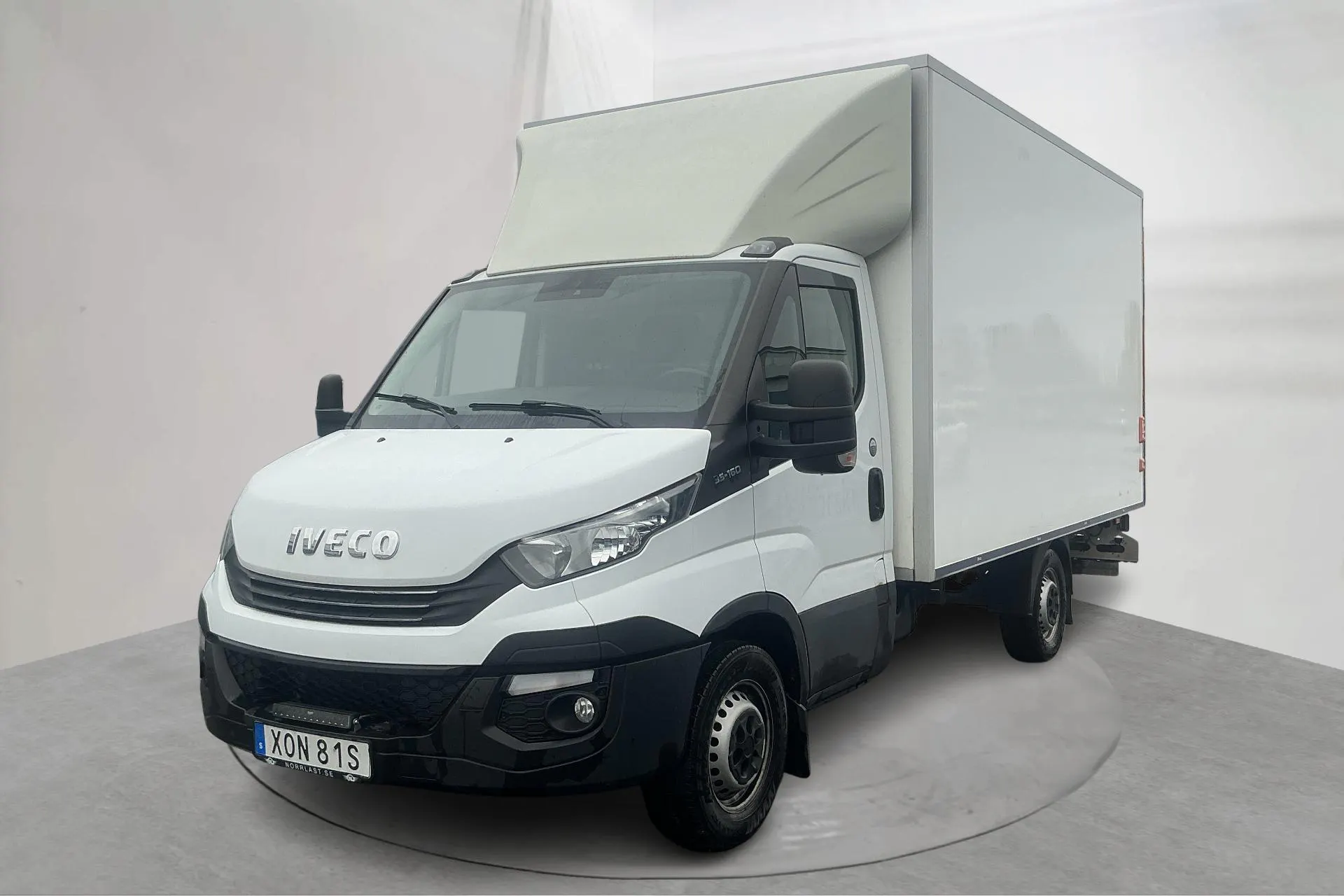 Presentation photo 1 of 22: Iveco Daily 35 2.3 Volymskåp (156hk) - 126 450 km - Automatic - white - 2019
