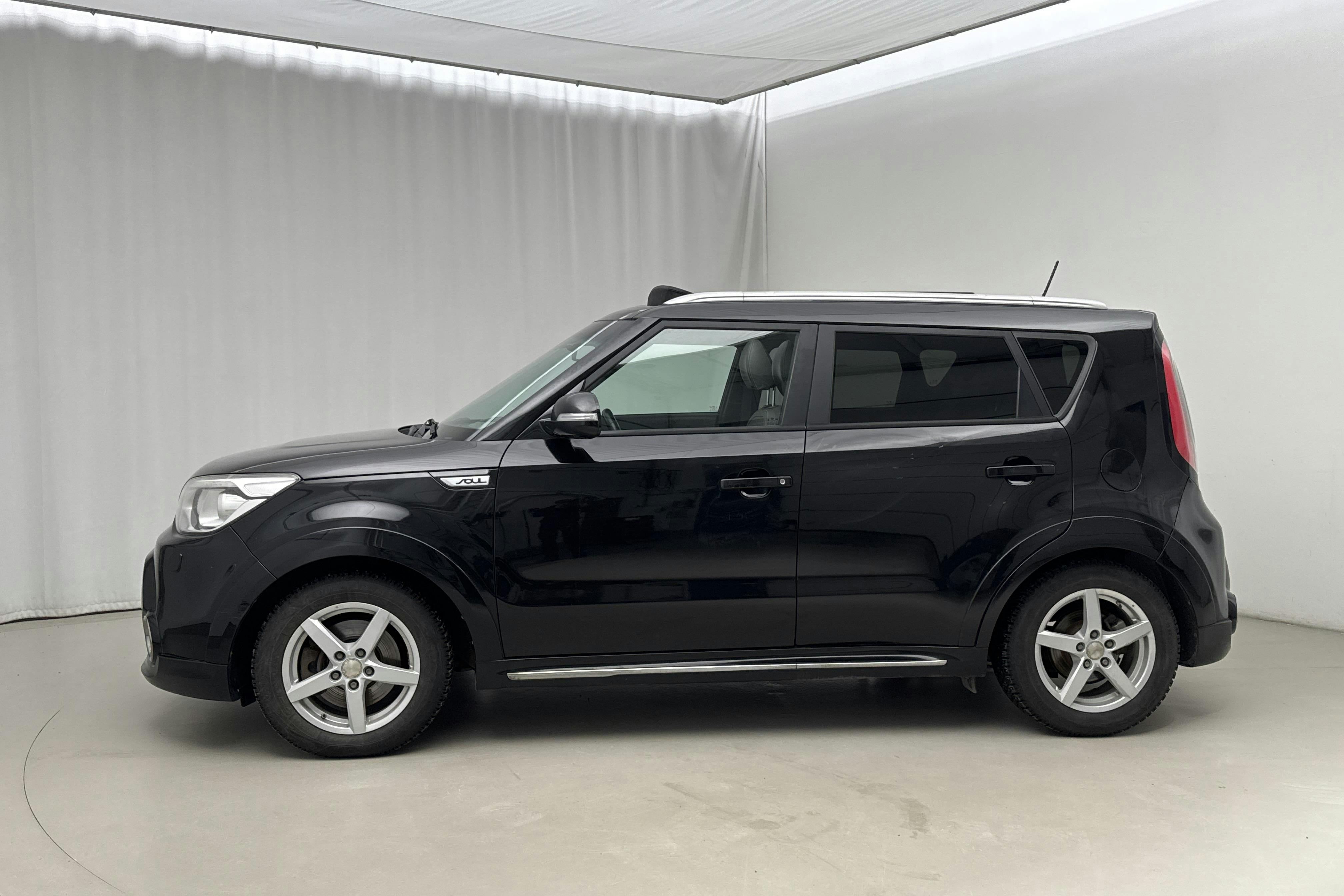 Präsentationsfoto 2 von 14: KIA Soul 1.6 (132hk) - 163 470 Kilometer - Verkaufsautomat - Schwarz - 2015