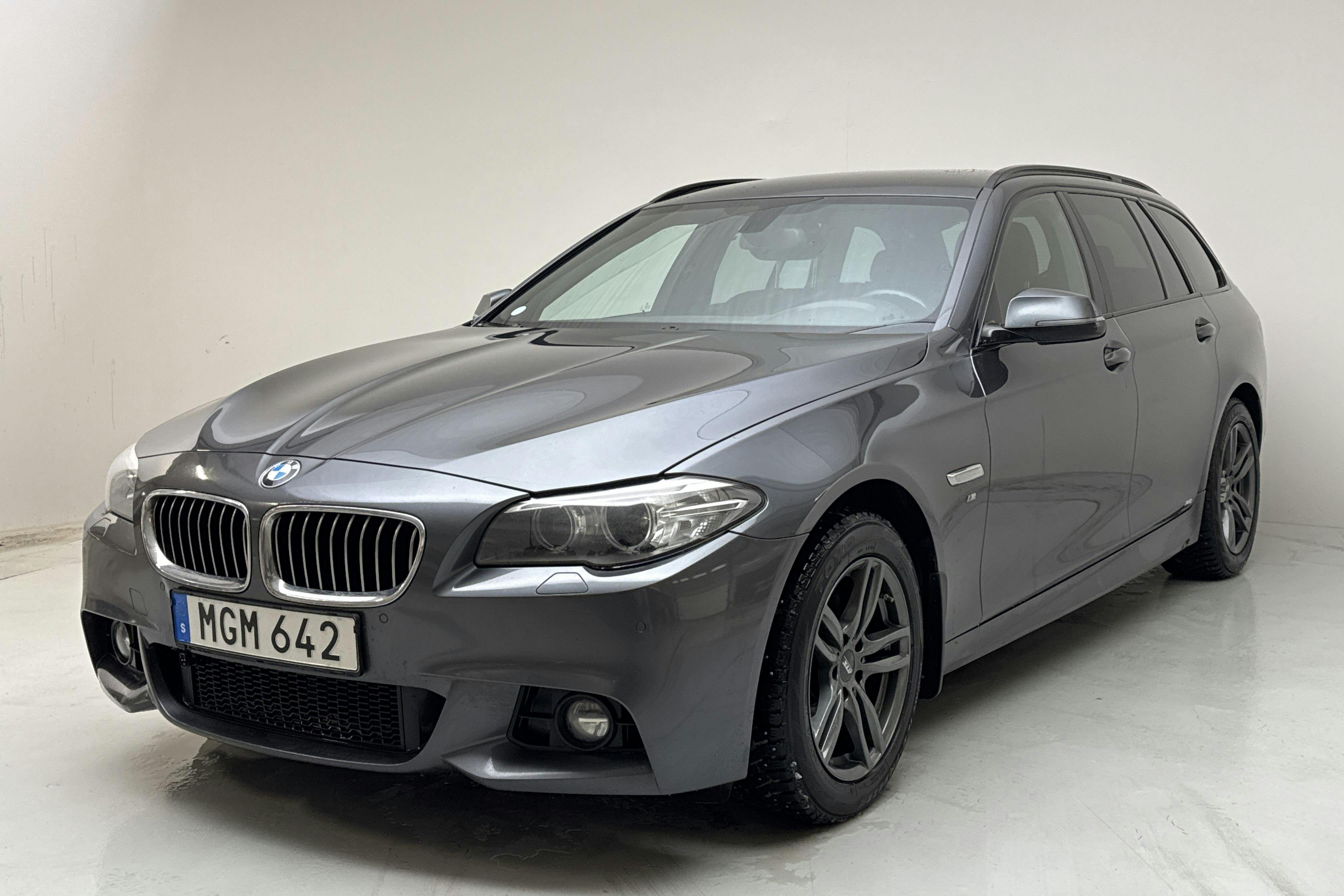 Presentation photo 1 of 12: BMW 530d xDrive Touring, F11 (258hk) - 233 620 km - Automatic - gray - 2016