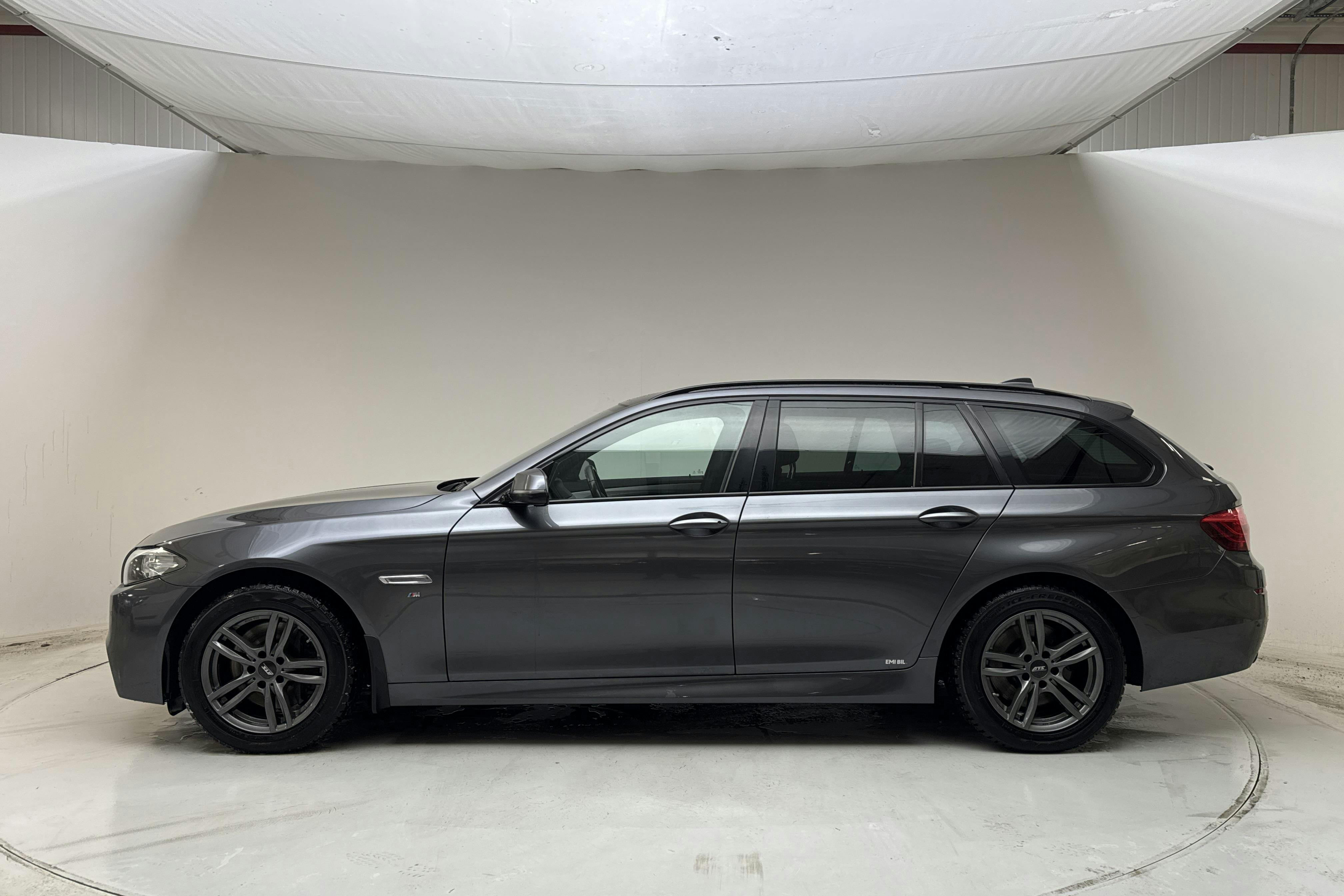 Presentation photo 2 of 12: BMW 530d xDrive Touring, F11 (258hk) - 233 620 km - Automatic - gray - 2016