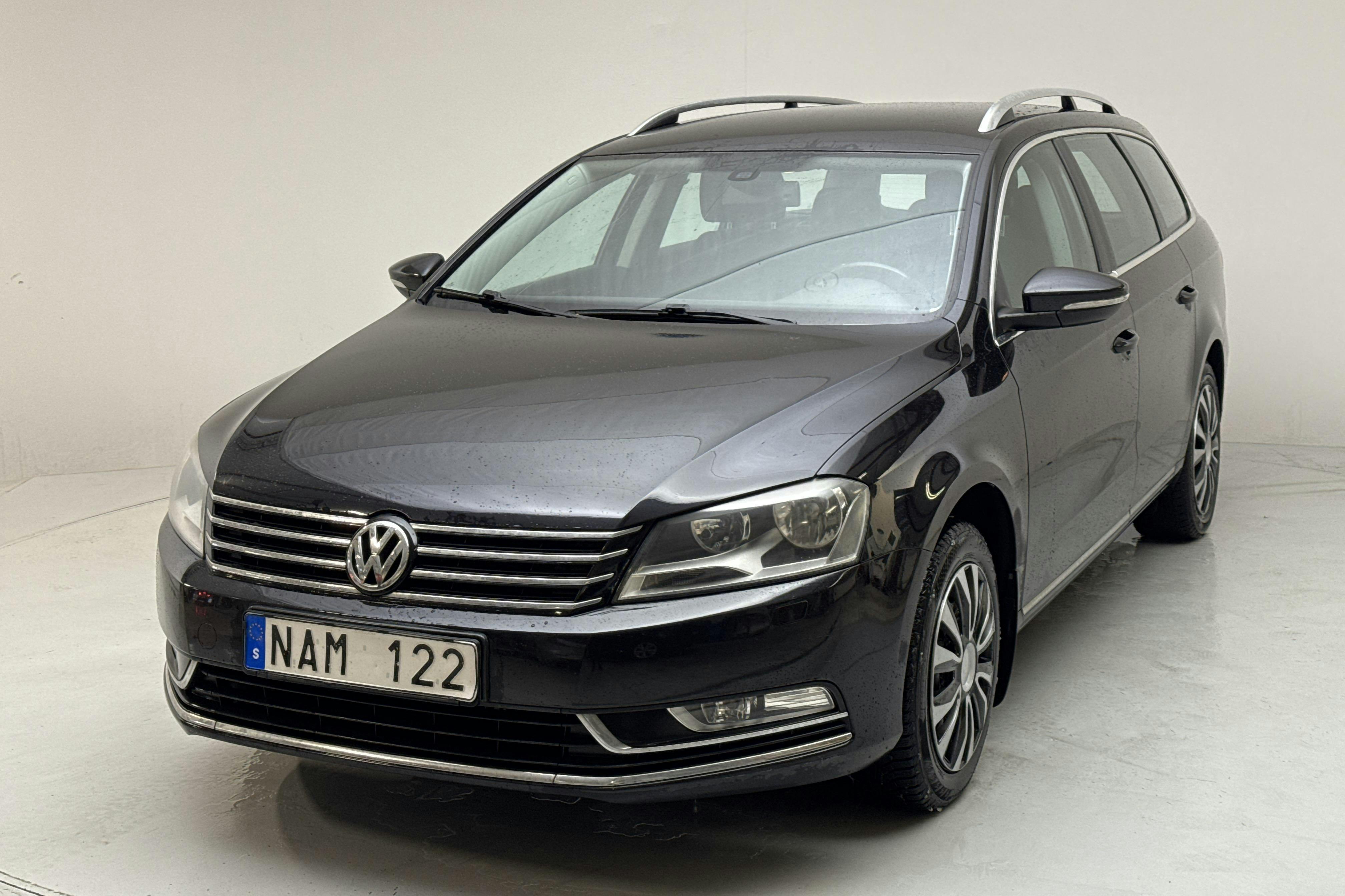 Presentation photo 1 of 15: VW Passat 1.4 TSI EcoFuel Variant (150hk) - 224 360 km - Manual - black - 2013