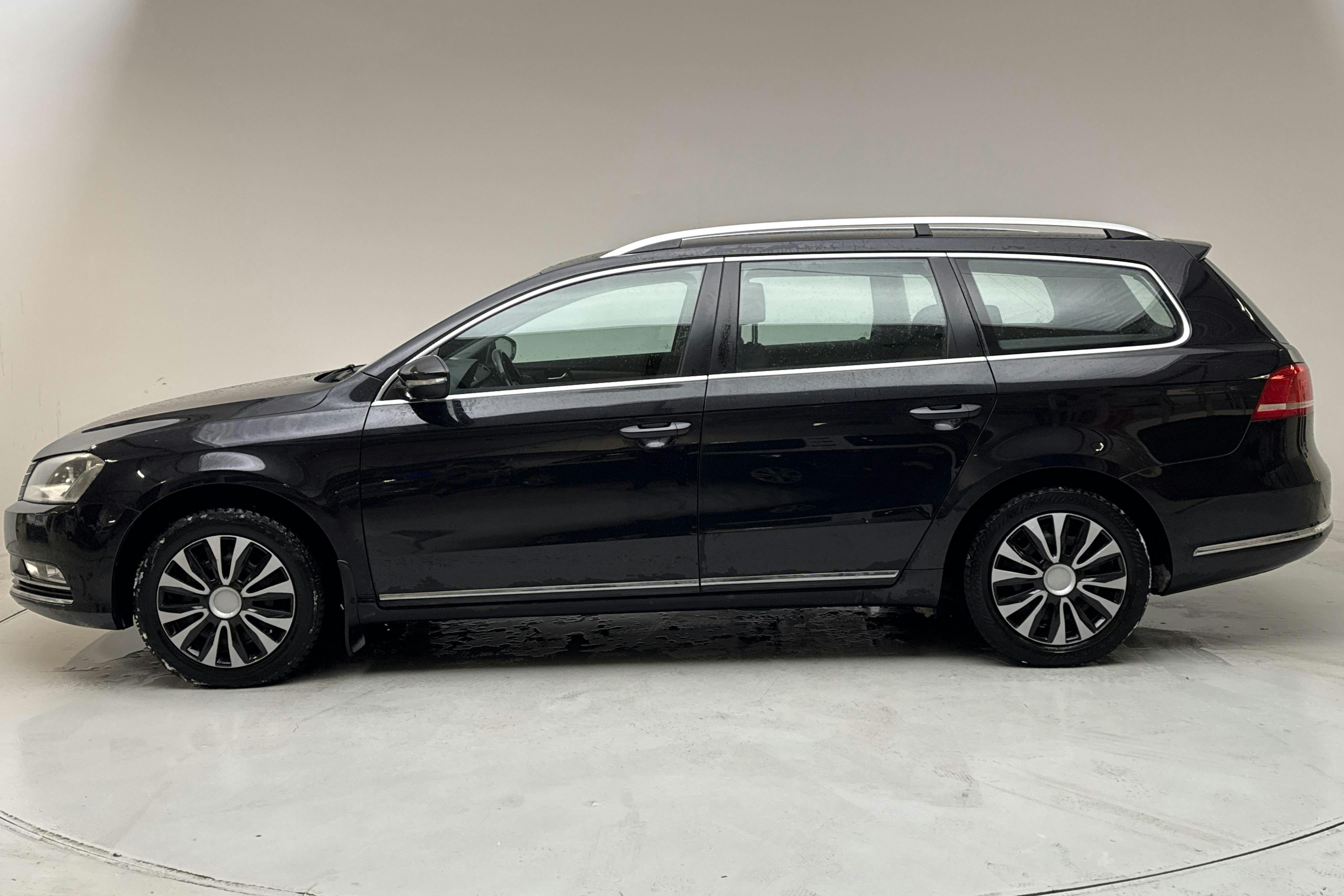 Presentation photo 2 of 15: VW Passat 1.4 TSI EcoFuel Variant (150hk) - 224 360 km - Manual - black - 2013