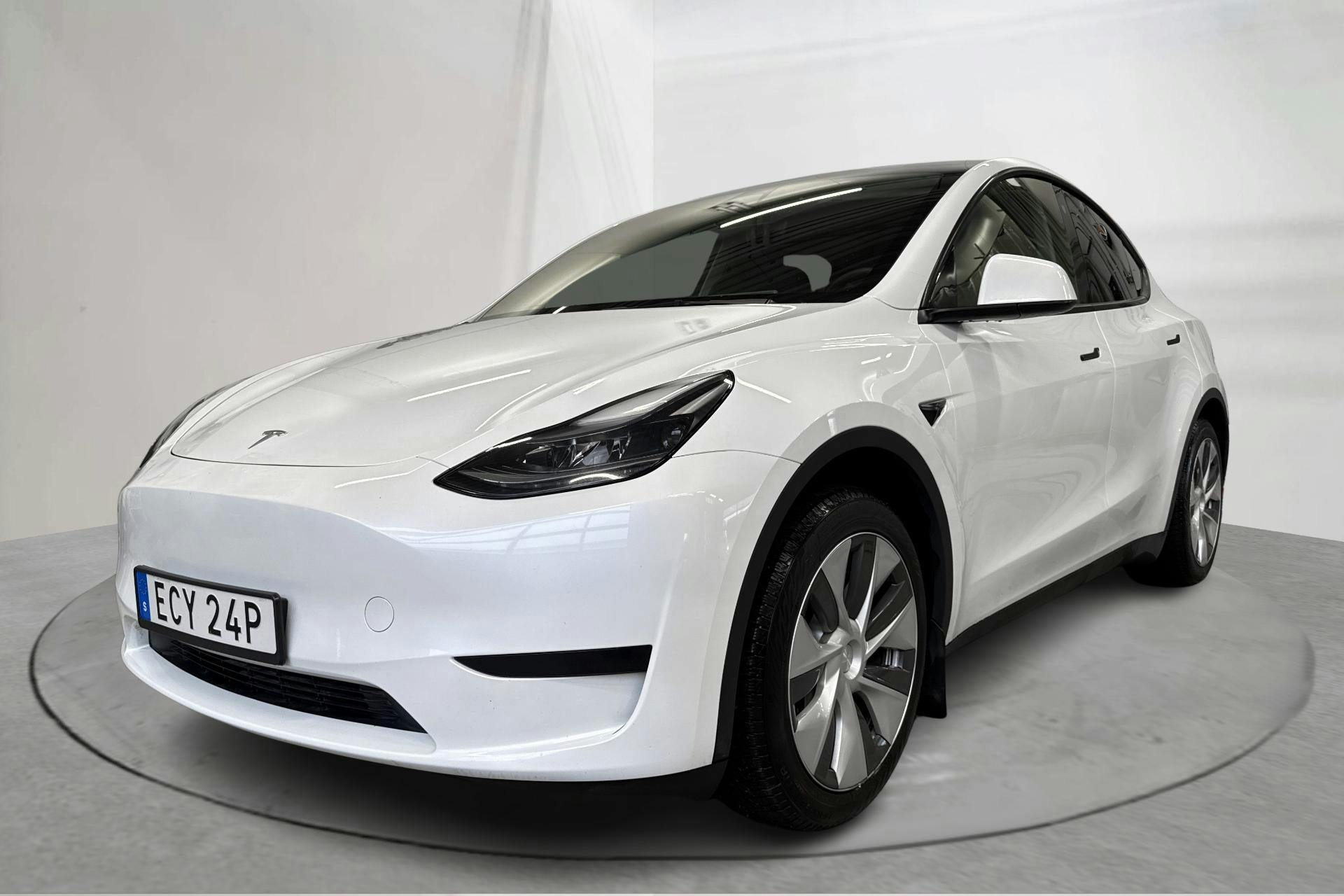 Presentationsfoto 1 av 23: Tesla Model Y RWD - 11 651 mil - Automat - vit - 2023