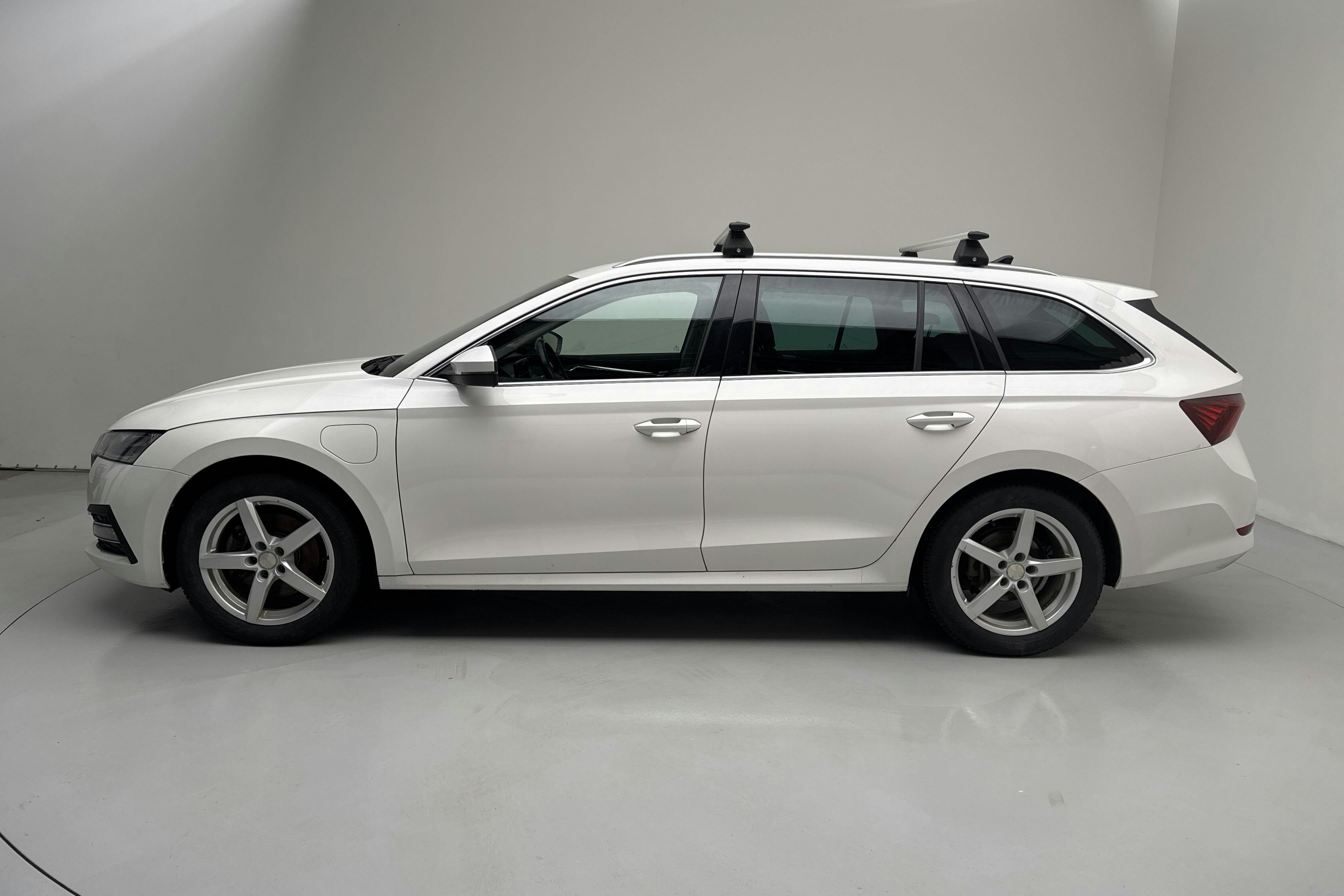 Presentation photo 2 of 15: Skoda Octavia 1.4 iV PHEV Combi (204hk) - 91 920 km - Automatic - white - 2022