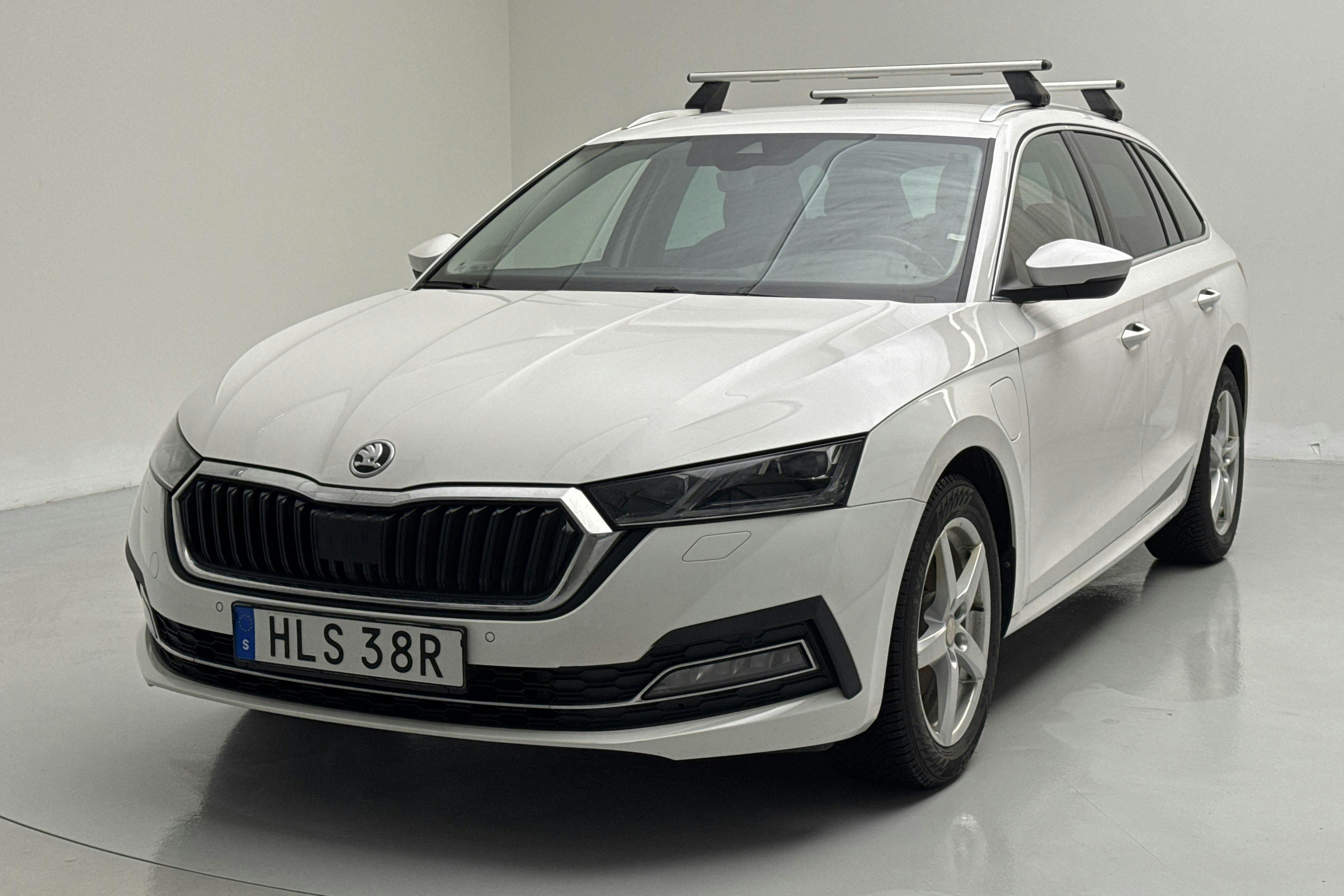 Presentation photo 1 of 15: Skoda Octavia 1.4 iV PHEV Combi (204hk) - 91 920 km - Automatic - white - 2022