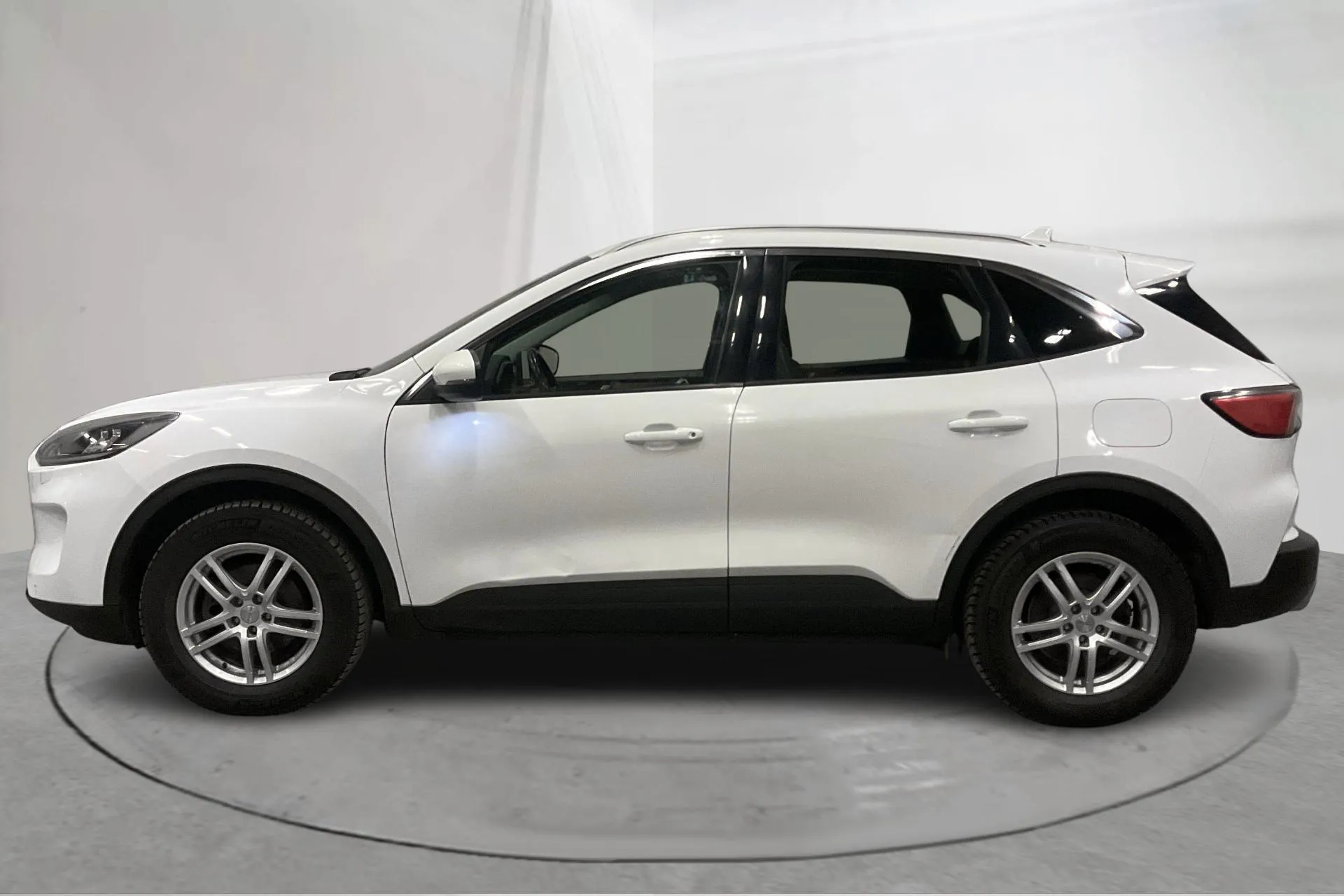 Presentation photo 2 of 16: Ford Kuga 2.5 Elhybrid AWD (190hk) - 221 110 km - Automatic - white - 2022