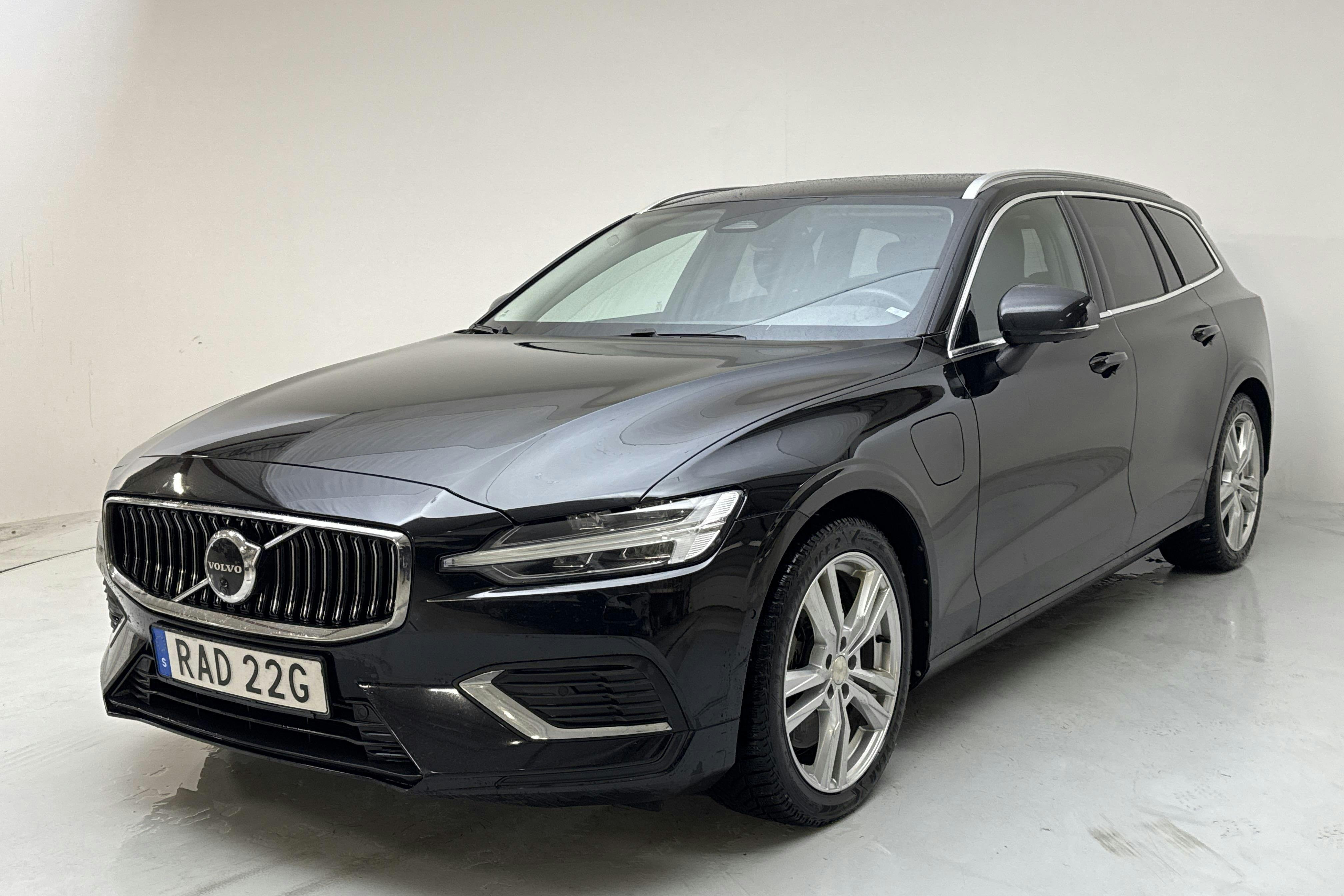Presentation photo 1 of 16: Volvo V60 T6 AWD Recharge (350hk) - 83 900 km - Automatic - black - 2023