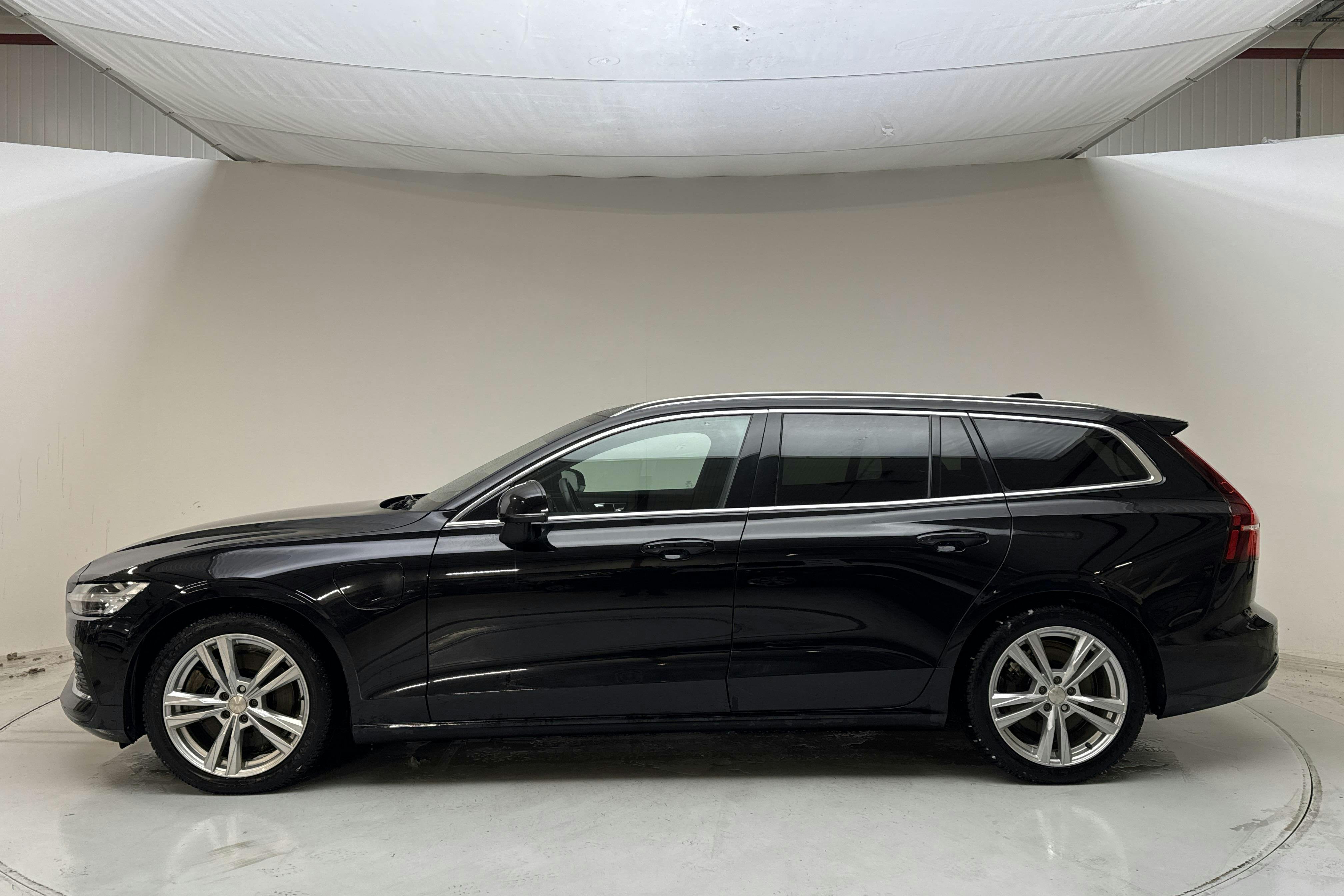 Presentation photo 2 of 16: Volvo V60 T6 AWD Recharge (350hk) - 83 900 km - Automatic - black - 2023