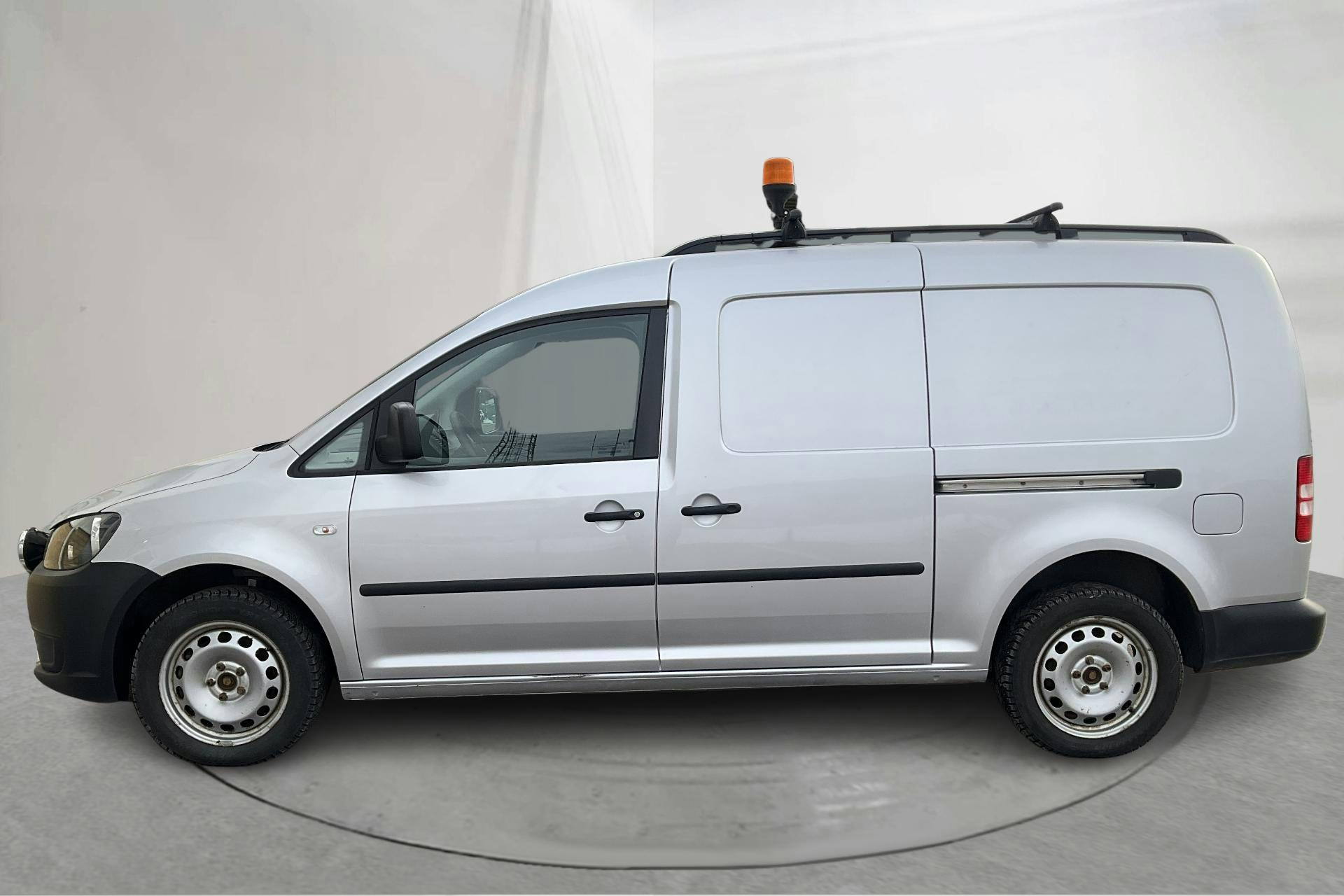 Presentationsfoto 2 av 16: VW Caddy 2.0 TDI Maxi Skåp 4-motion (140hk) - 8 718 mil - Automat - silver - 2015