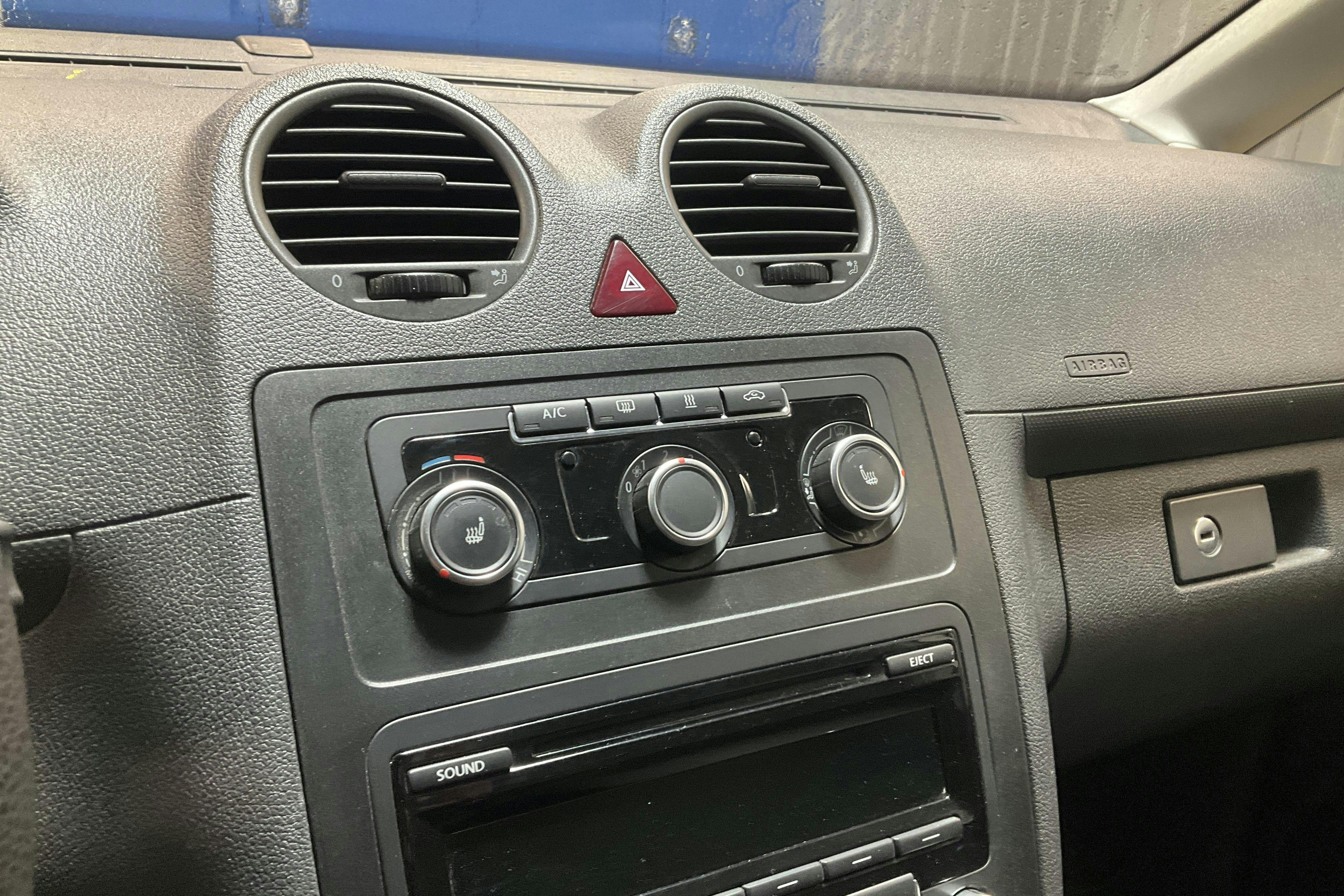 Presentationsfoto 16 av 16: VW Caddy 2.0 TDI Maxi Skåp 4-motion (140hk) - 8 718 mil - Automat - silver - 2015