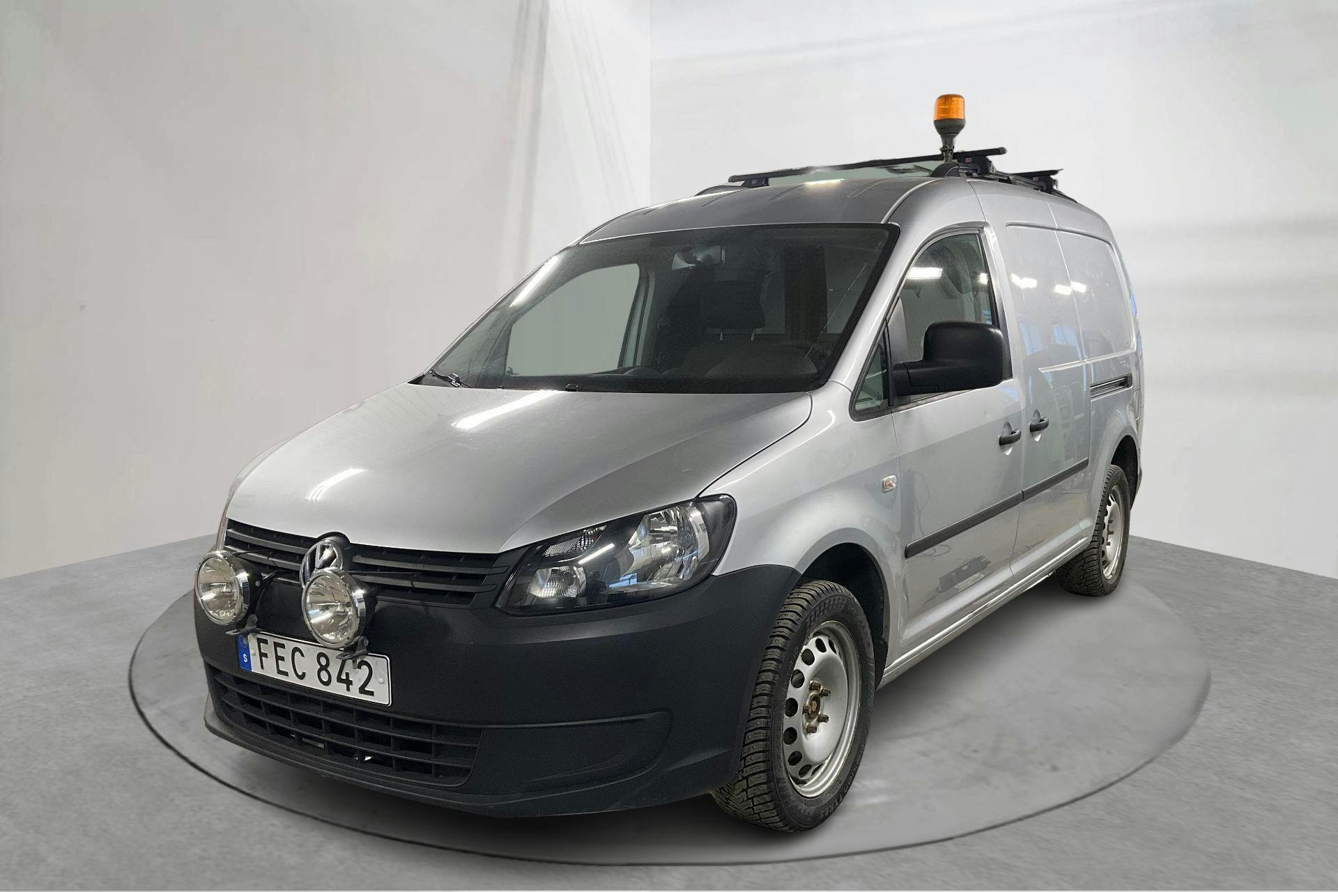 Presentationsfoto 1 av 16: VW Caddy 2.0 TDI Maxi Skåp 4-motion (140hk) - 8 718 mil - Automat - silver - 2015