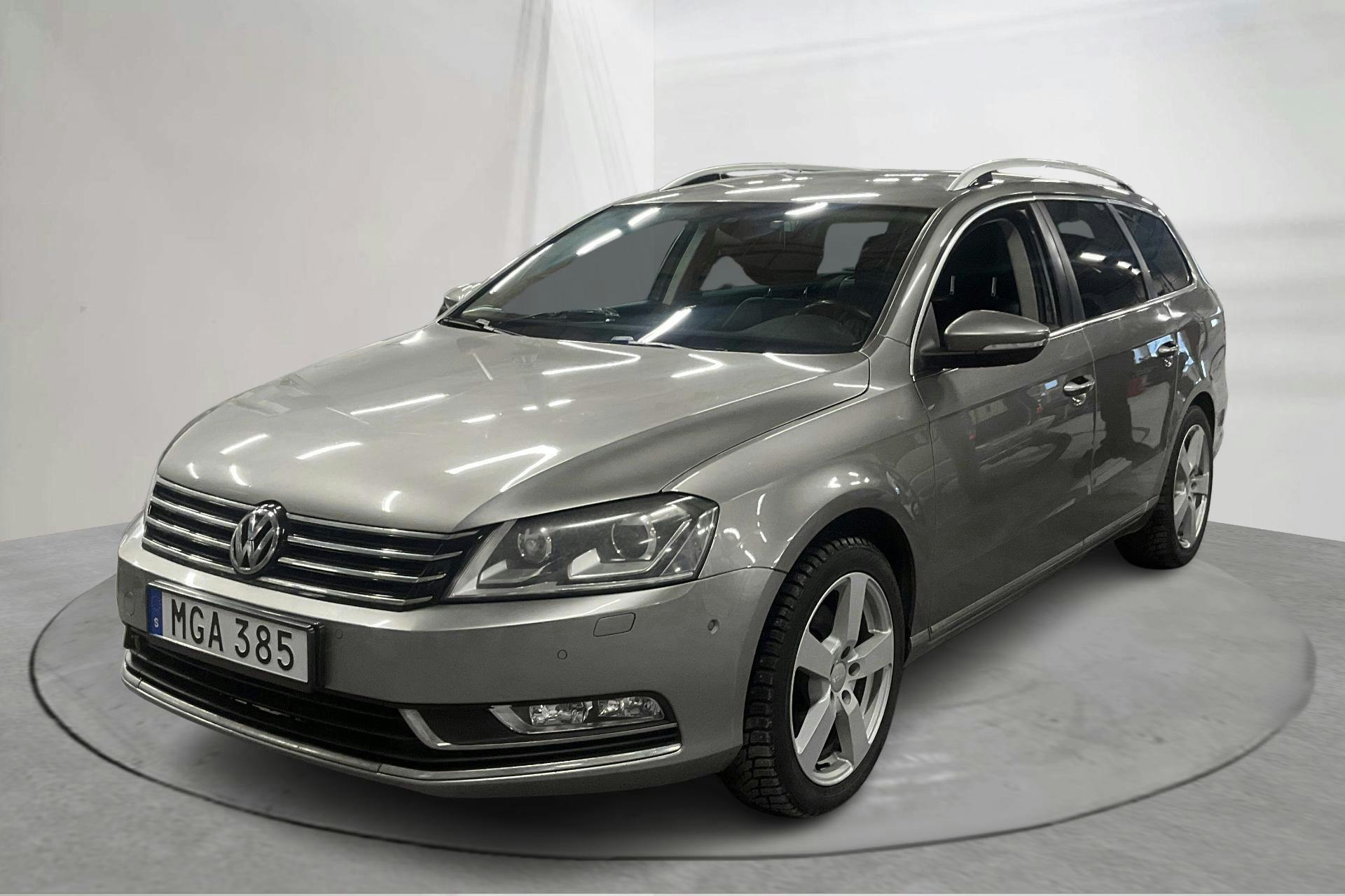 Presentationsfoto 1 av 15: VW Passat 2.0 TDI BlueMotion Technology Variant 4Motion (170hk) - 19 169 mil - Automat - Light Brown - 2012