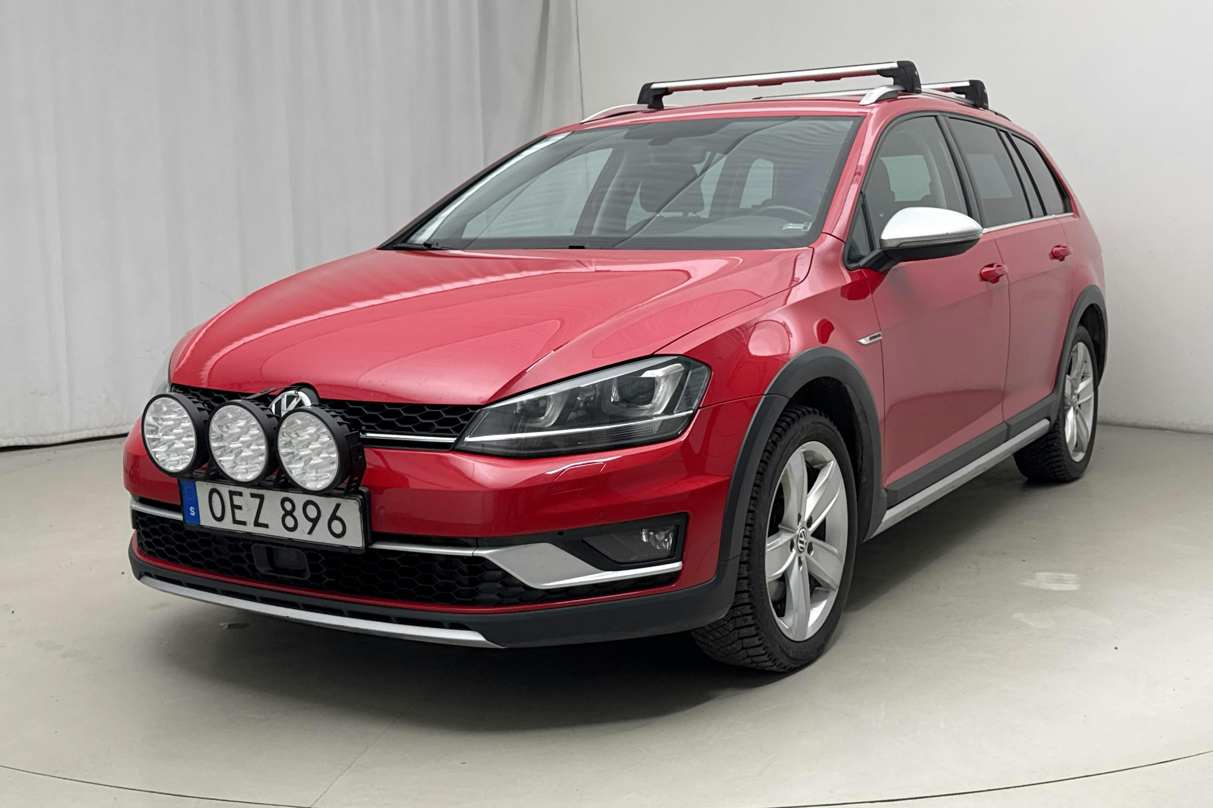Presentation photo 1 of 14: VW Golf Alltrack 1.8 TSI 4Motion (180hk) - 188 600 km - Automatic - red - 2017