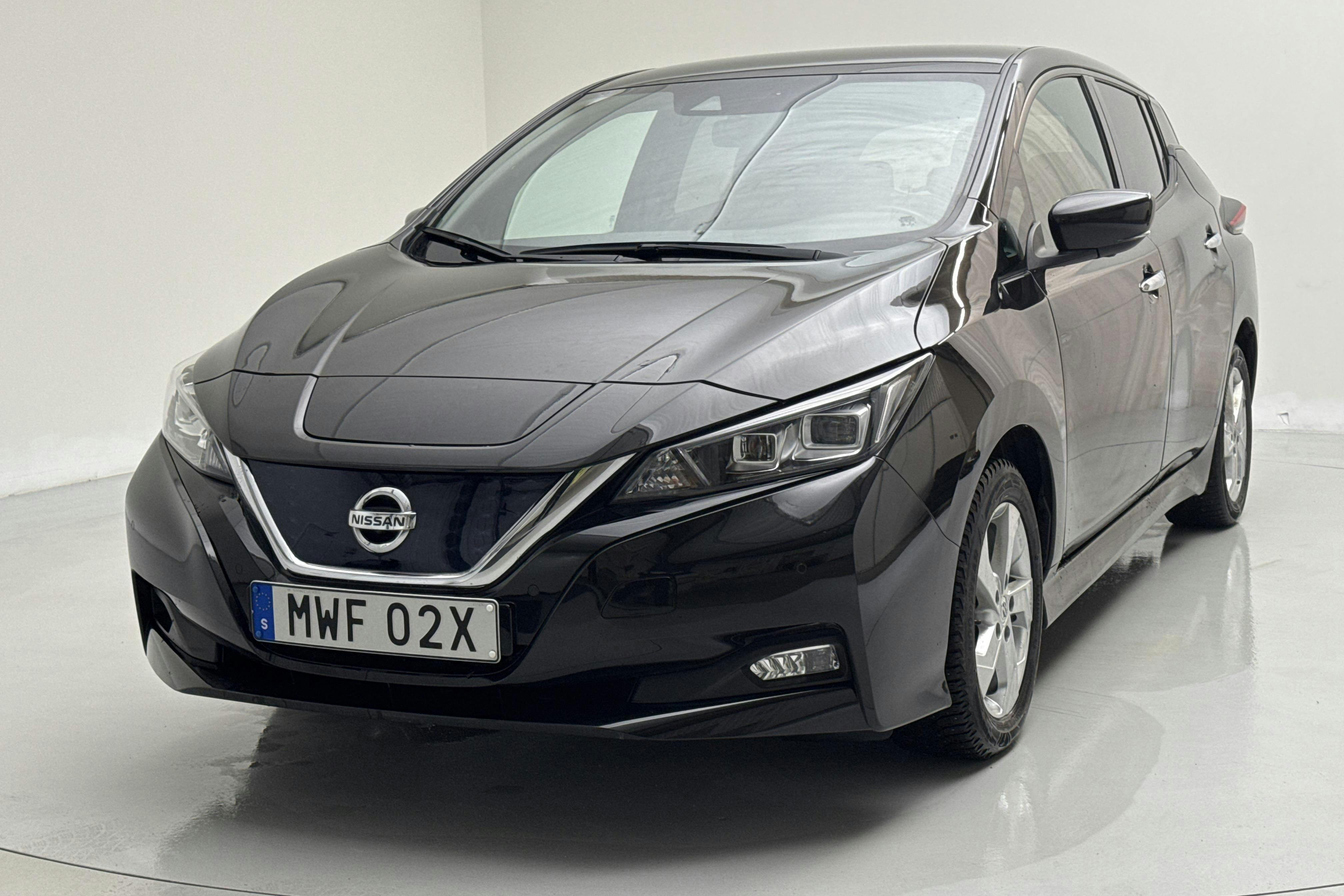 Presentationsfoto 1 av 16: Nissan LEAF 5dr 40kWh (150hk) - 3 307 mil - Automat - svart - 2022