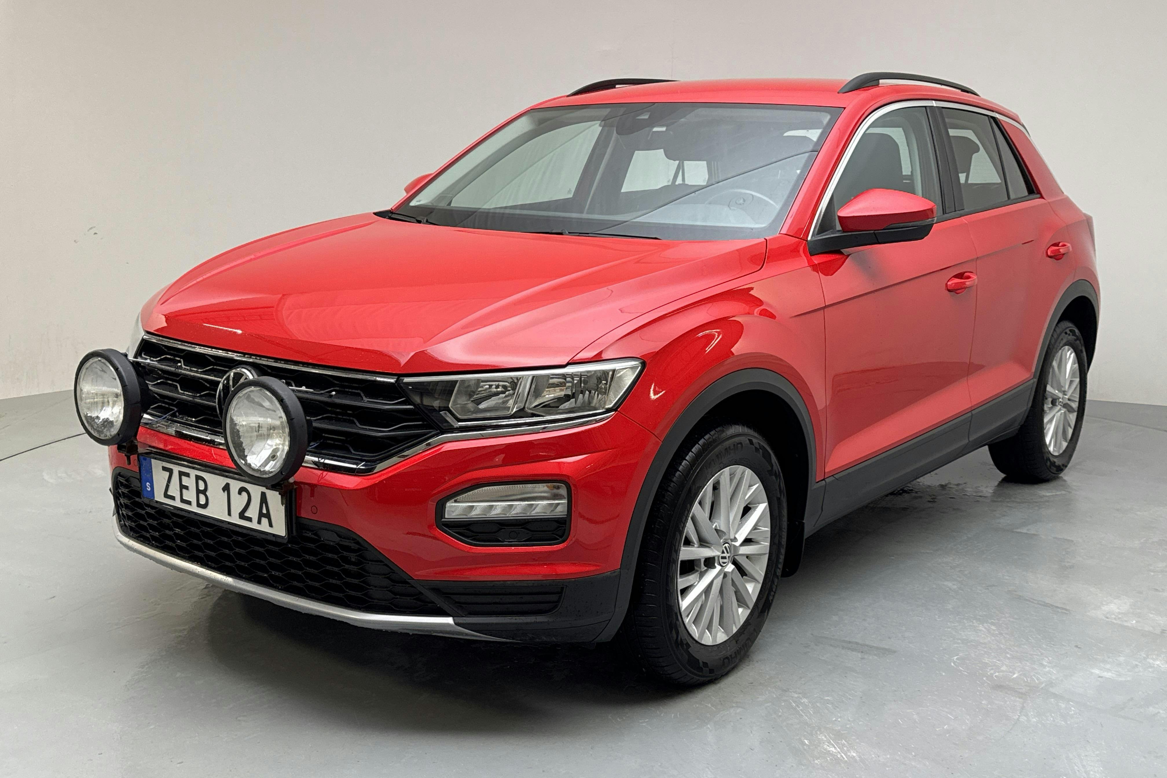 Presentationsfoto 1 av 12: VW T-Roc 2.0 TSI 4MOTION (190hk) - 14 342 mil - Automat - röd - 2022