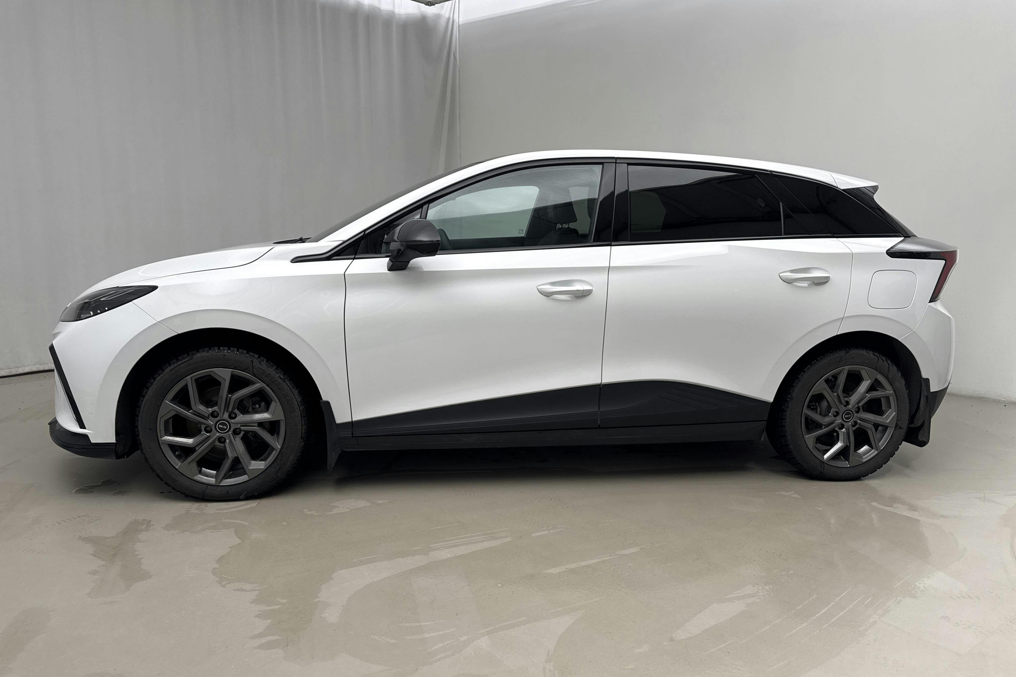 Presentation photo 2 of 22: MG MG4 64kWh (204hk) - 23 520 km - Automatic - white - 2022