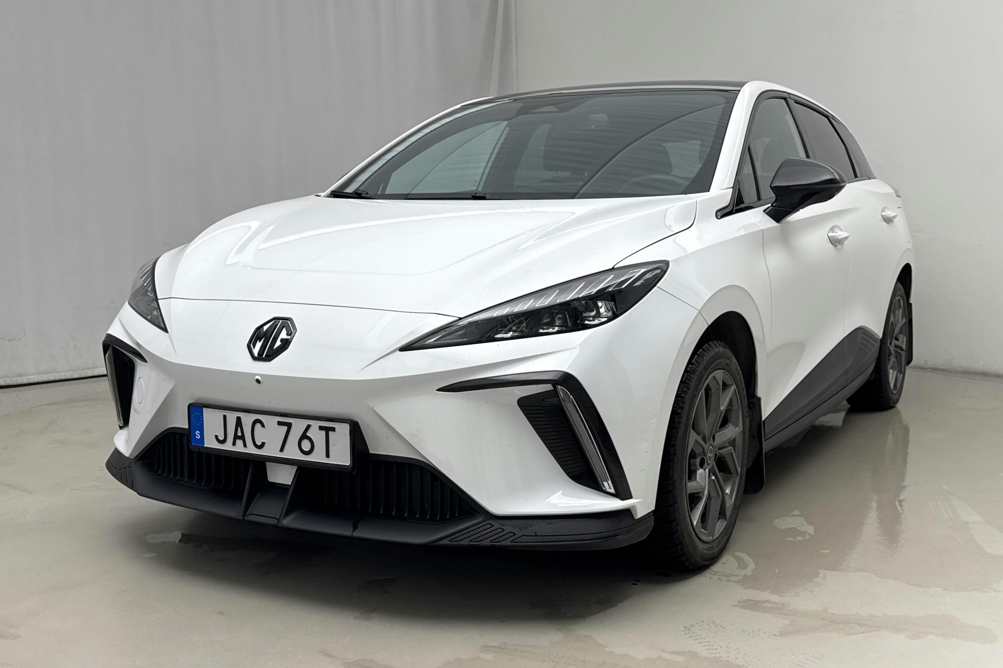 Presentation photo 1 of 22: MG MG4 64kWh (204hk) - 23 520 km - Automatic - white - 2022