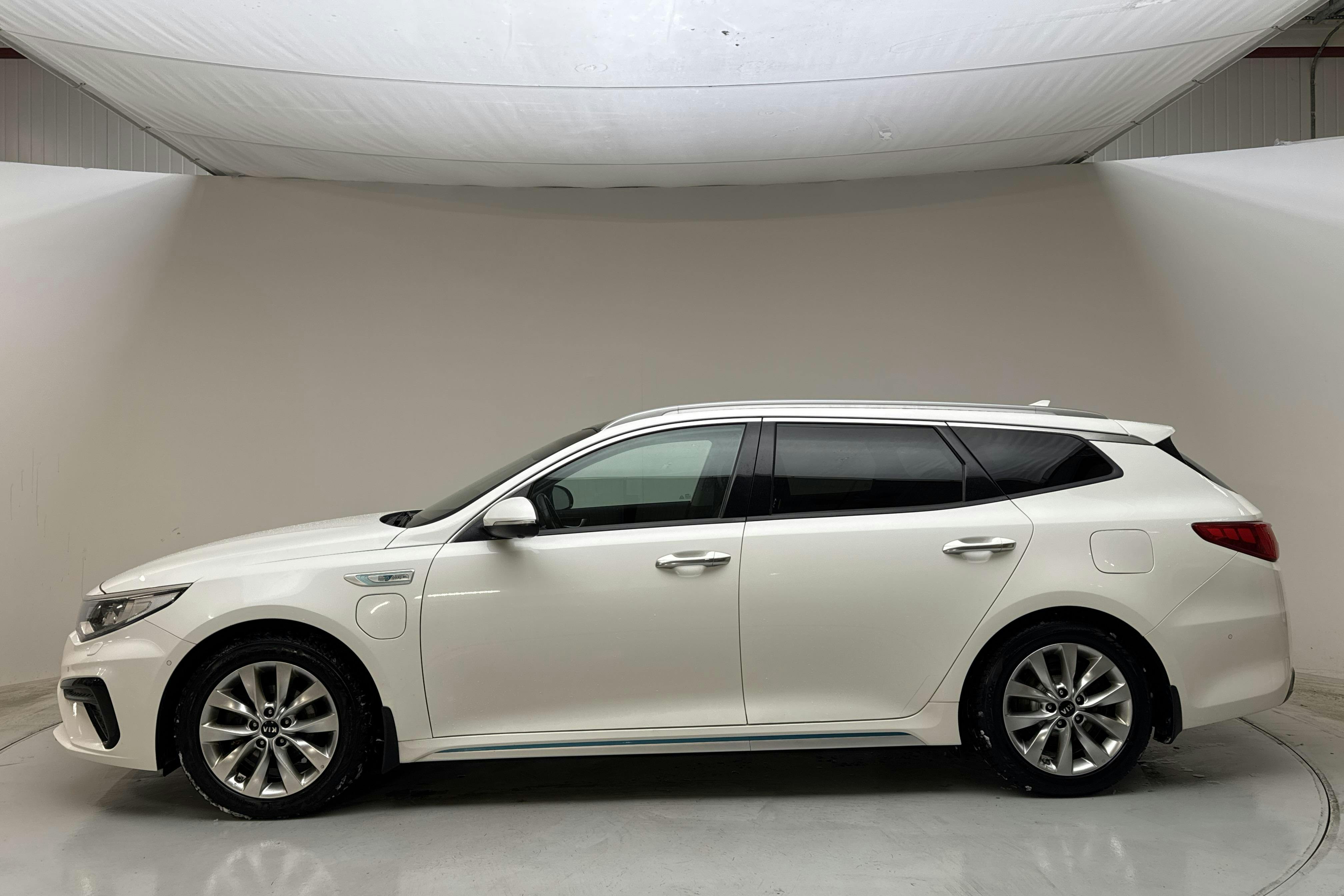 Esittelykuva 2 osoitteesta 16: KIA Optima 2.0 GDi Plug-in Hybrid SW (205hk) - 154 730 km - Automaattinen - valkoinen - 2020