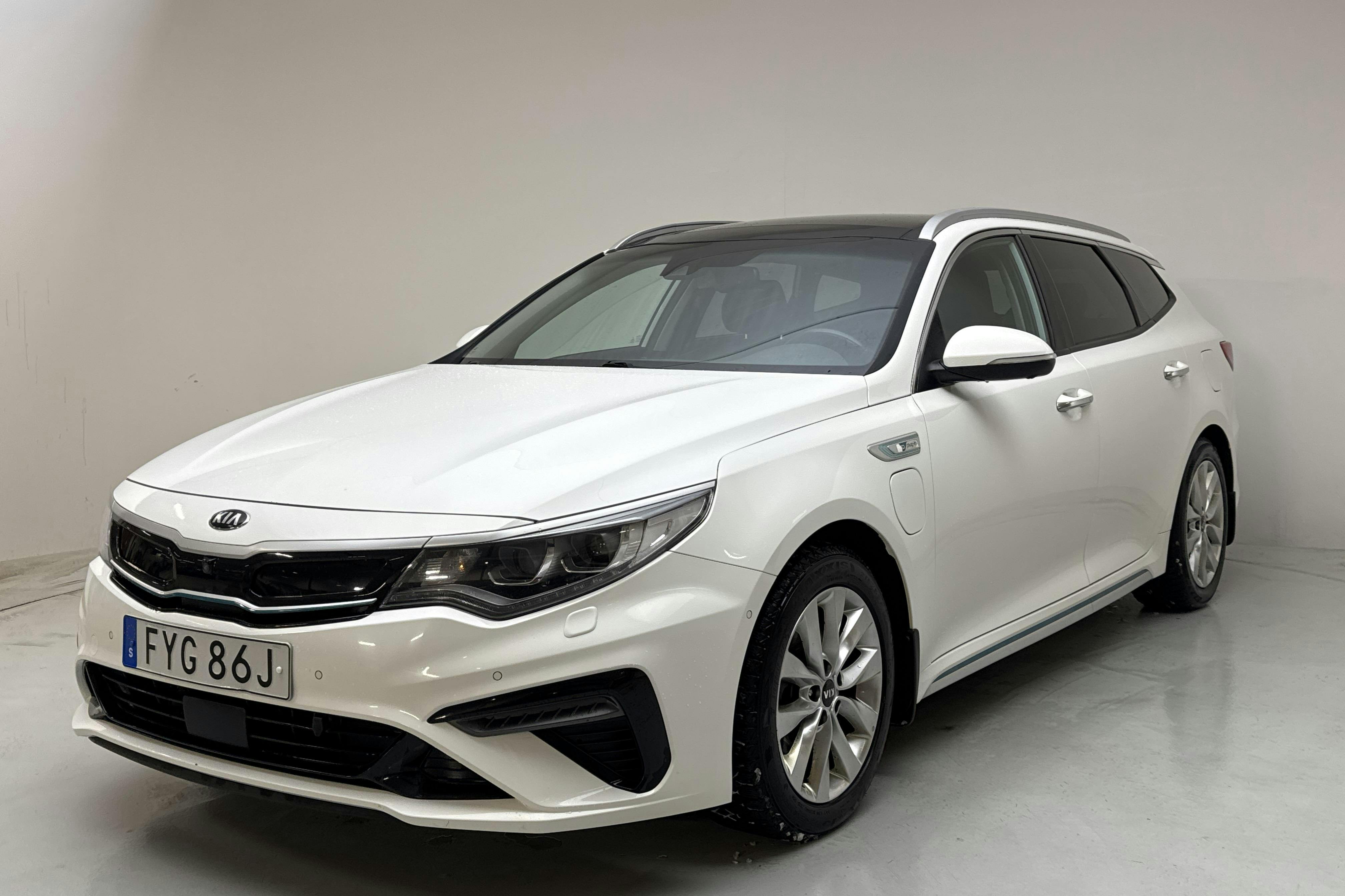 Esittelykuva 1 osoitteesta 16: KIA Optima 2.0 GDi Plug-in Hybrid SW (205hk) - 154 730 km - Automaattinen - valkoinen - 2020