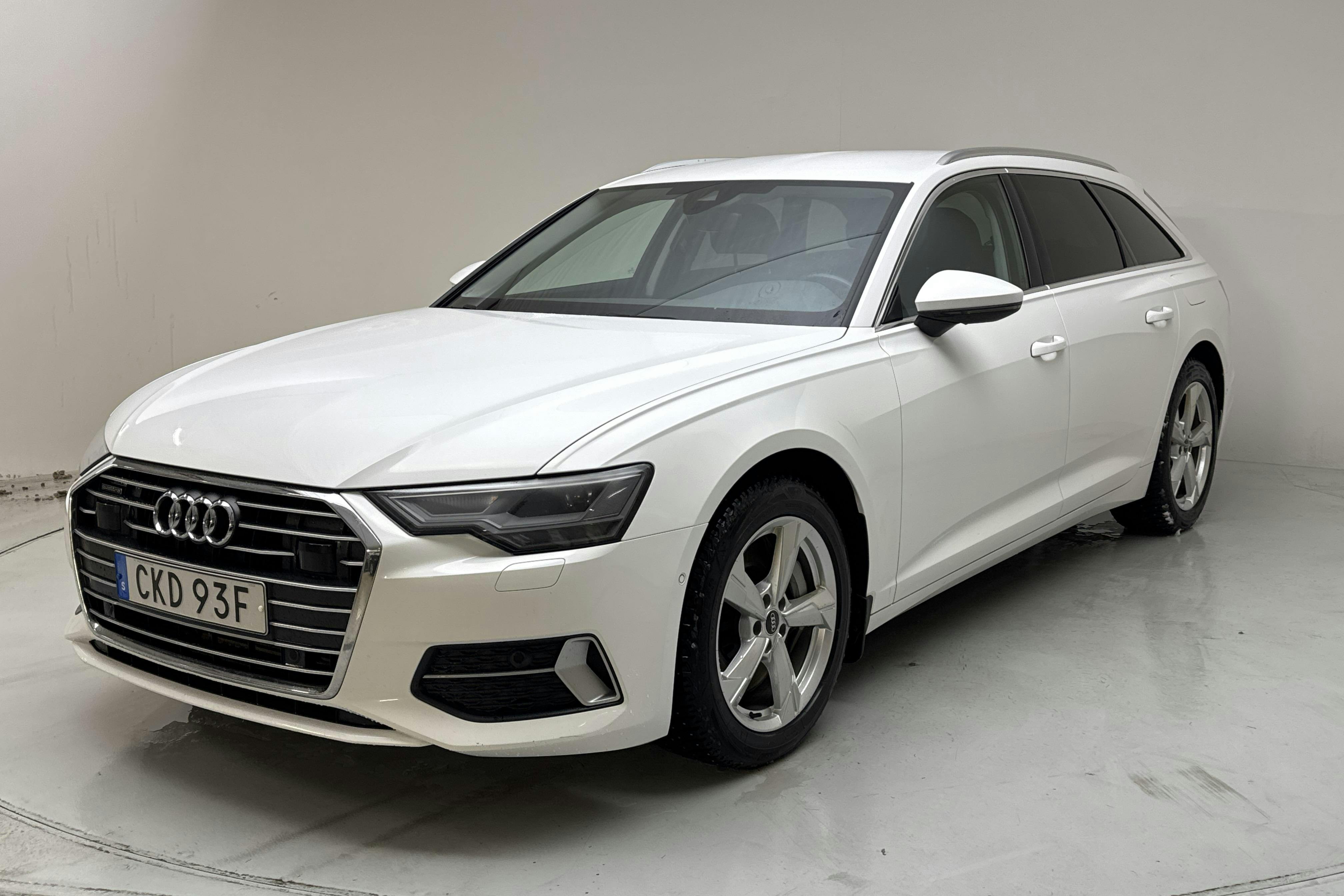 Presentationsfoto 1 av 16: Audi A6 Avant 50 TFSI e quattro (299hk) - 14 600 mil - Automat - vit - 2023