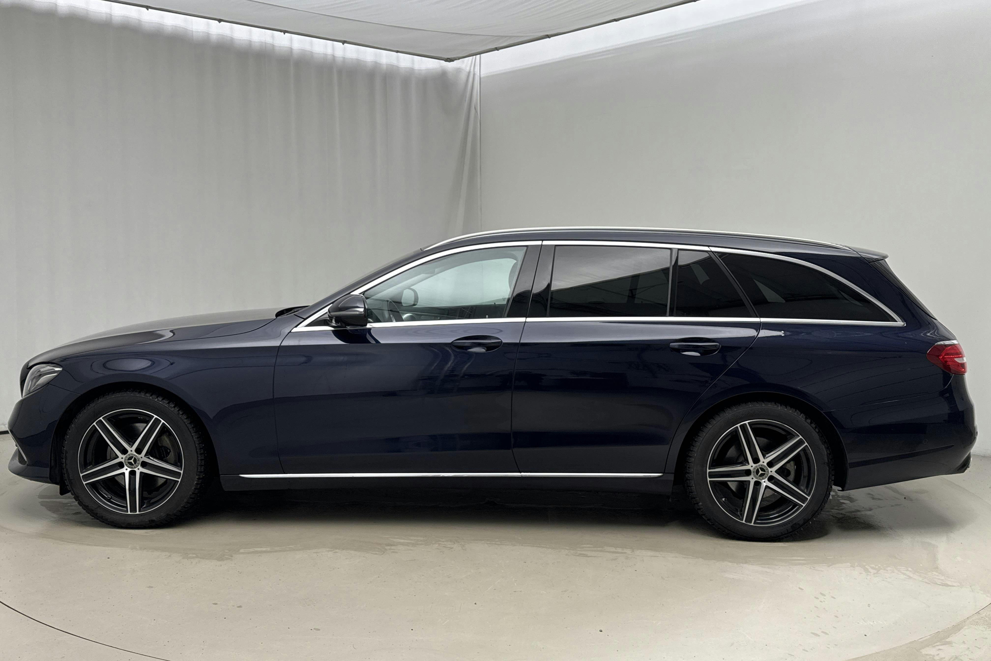 Presentation photo 2 of 17: Mercedes E 220 d 4MATIC Kombi S213 (194hk) - 162 320 km - Automatic - Dark Blue - 2019