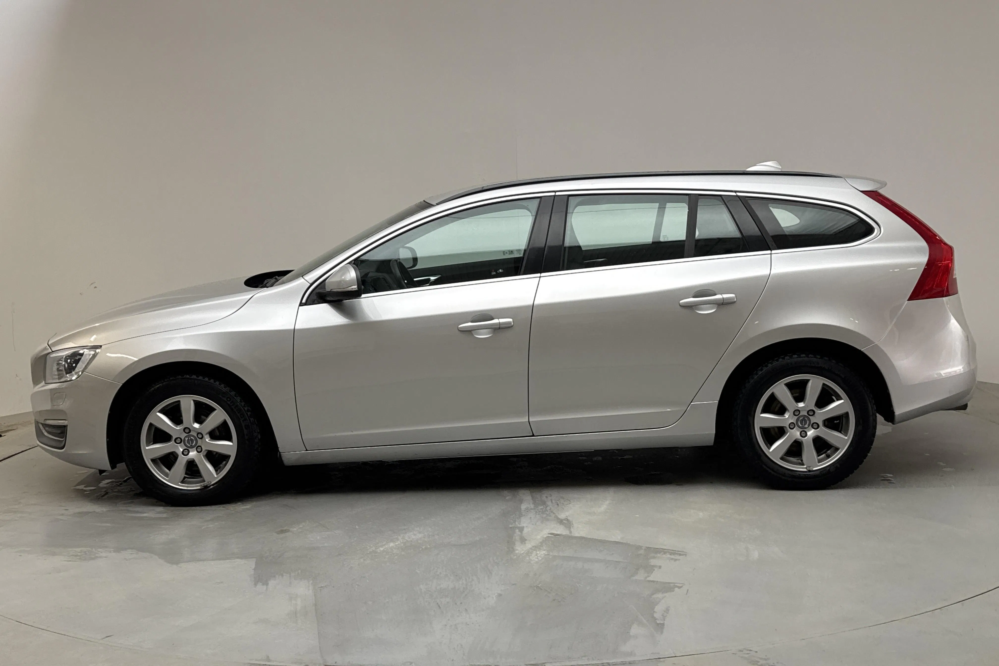 Presentation photo 2 of 14: Volvo V60 D4 (163hk) - 153 160 km - Manual - silver - 2014