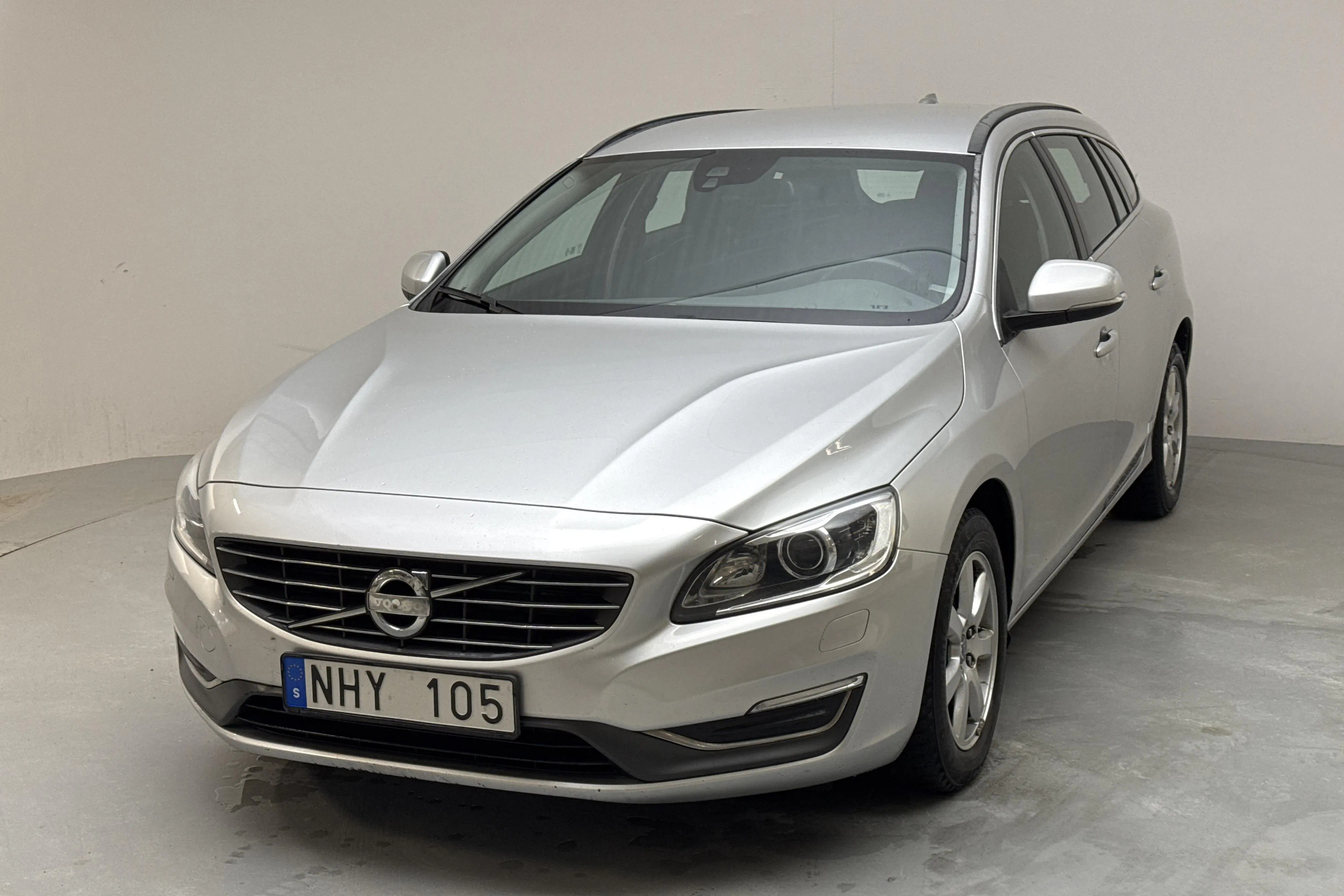 Presentation photo 1 of 14: Volvo V60 D4 (163hk) - 153 160 km - Manual - silver - 2014