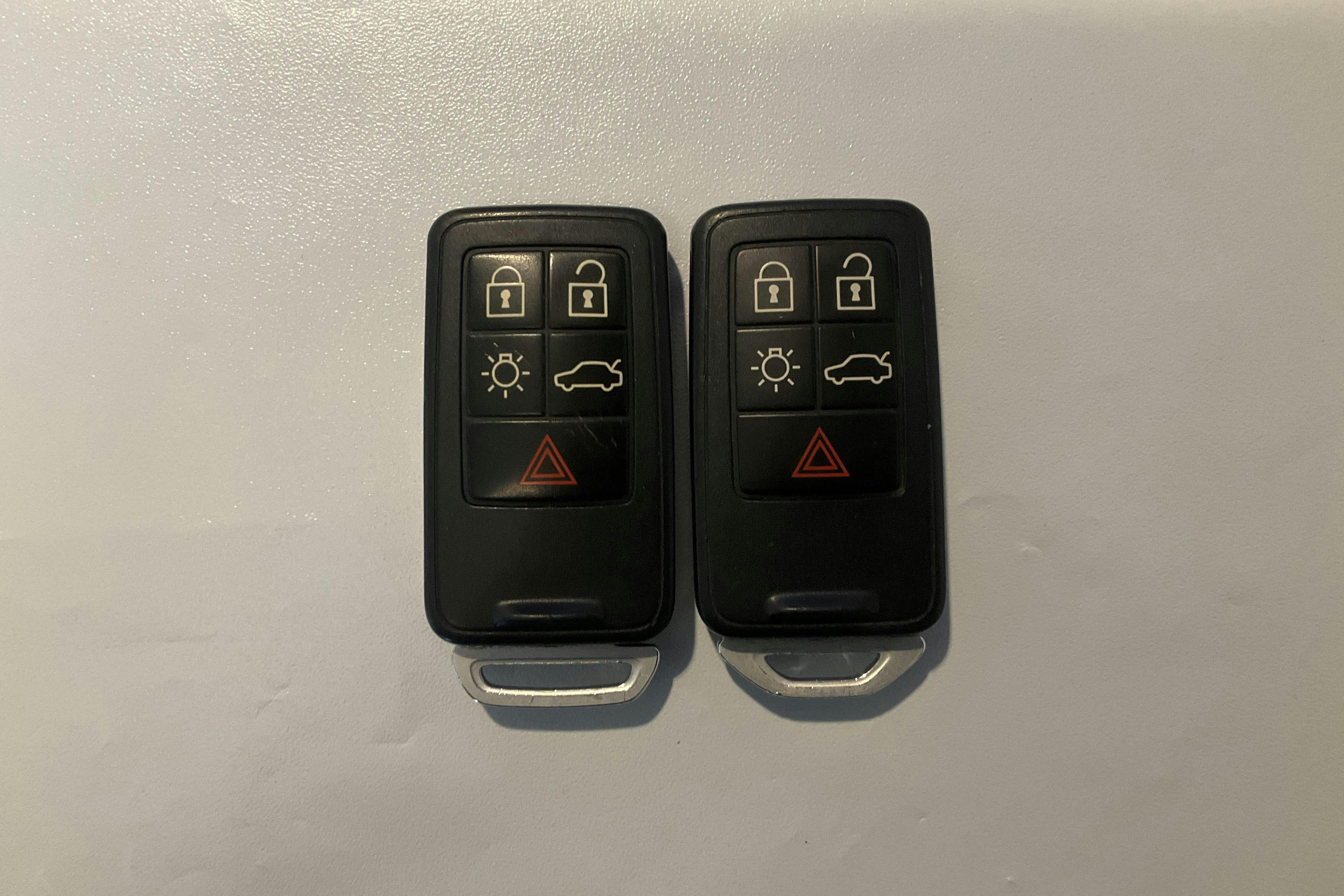 Presentationsfoto 14 av 14: Volvo V40 T2 (120hk) - 15 020 mil - Manuell - röd - 2015