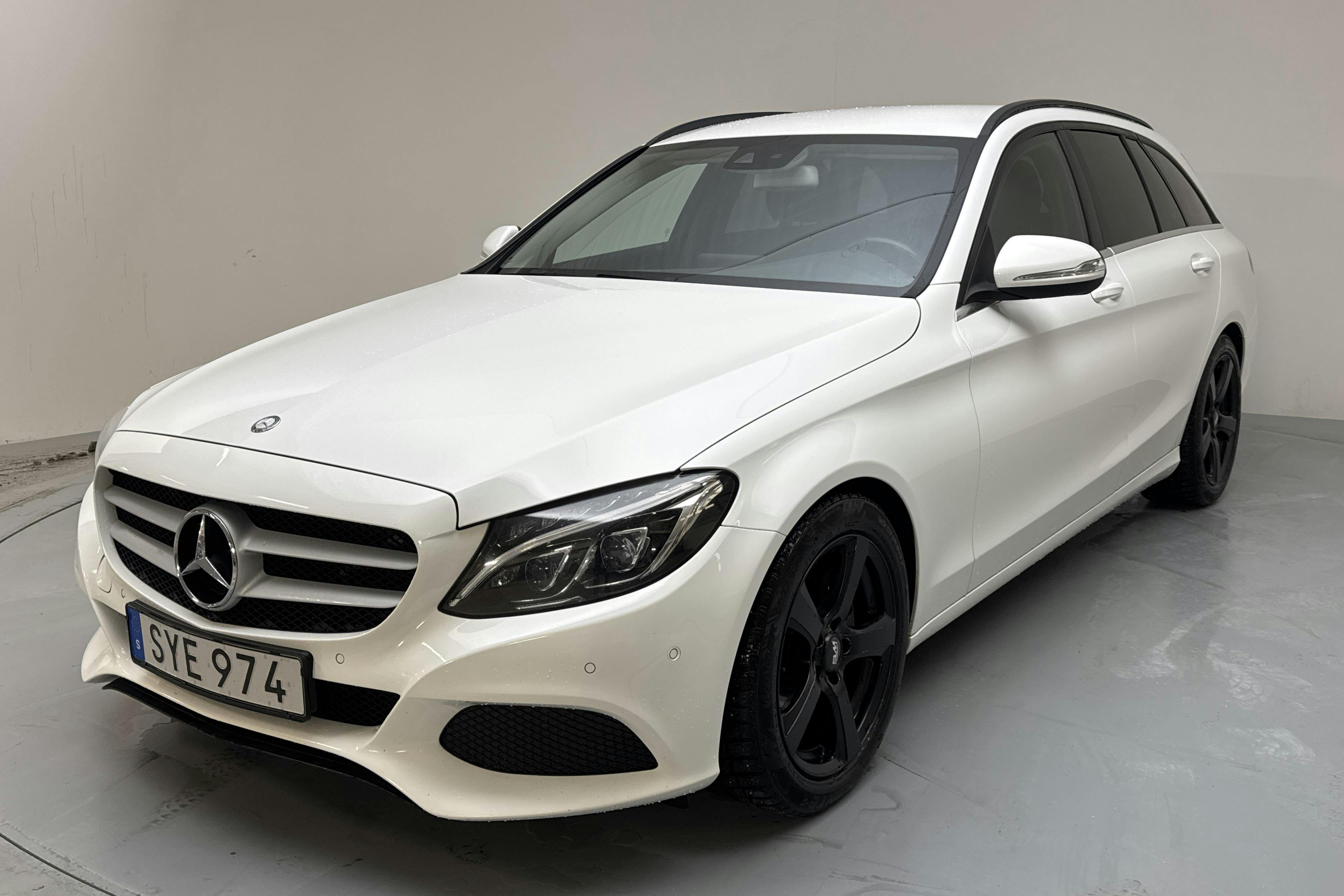 Presentationsfoto 1 av 15: Mercedes C 220 BlueTEC Kombi S205 (170hk) - 18 251 mil - Automat - vit - 2015