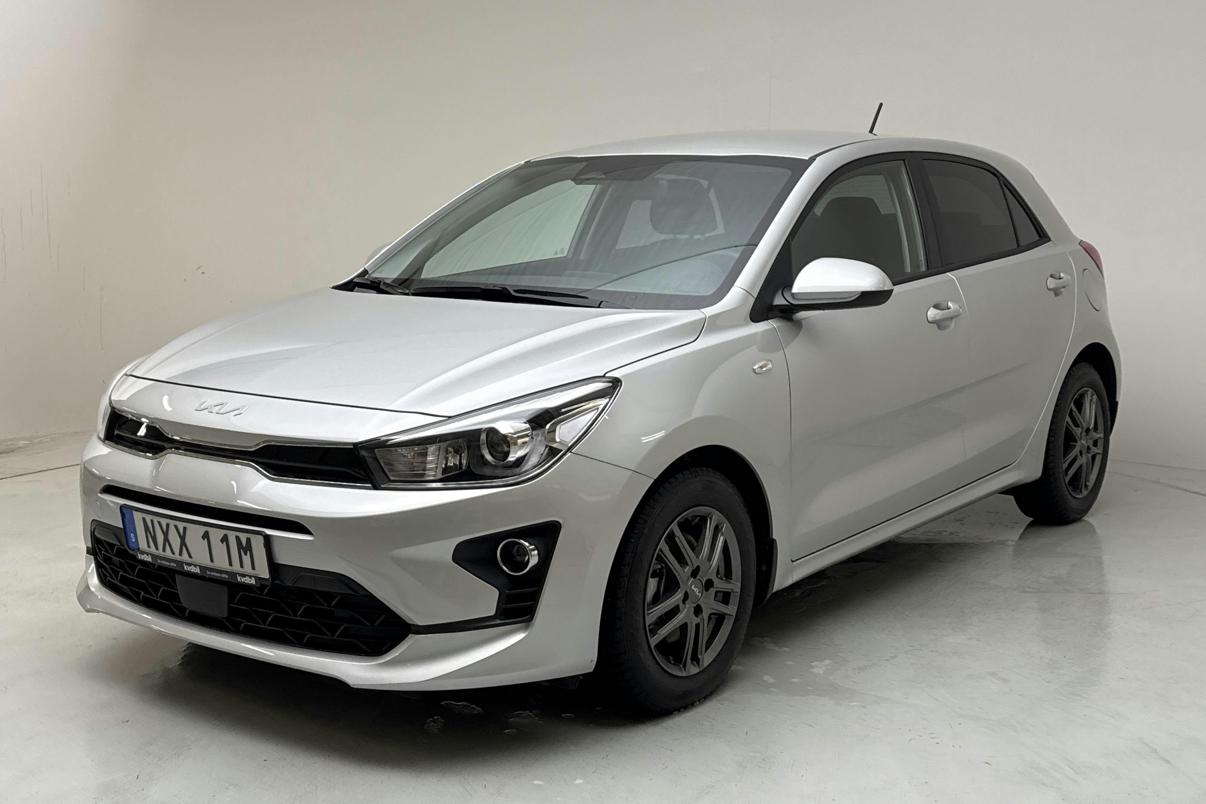 Presentationsfoto 1 av 14: KIA Rio 1.0 T-GDi (100hk) - 277 mil - Manuell - grå - 2022