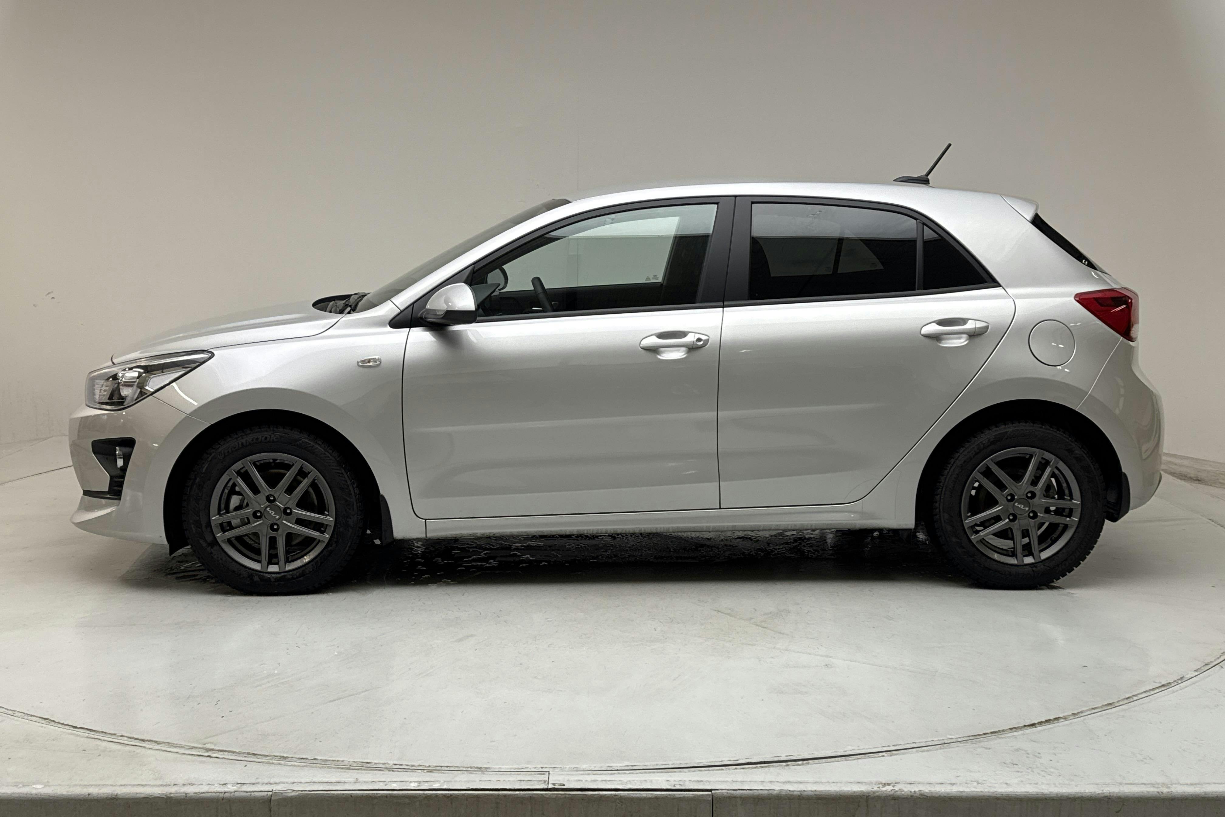 Presentationsfoto 2 av 14: KIA Rio 1.0 T-GDi (100hk) - 277 mil - Manuell - grå - 2022