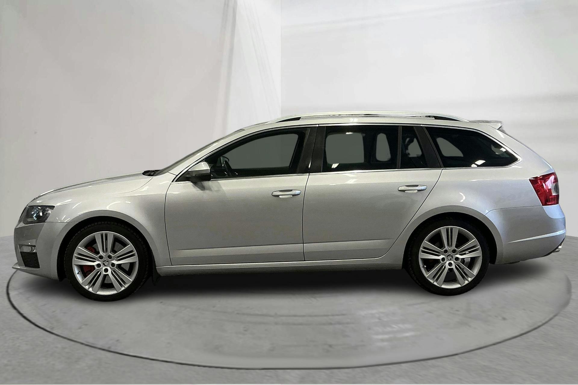 Presentation photo 2 of 16: Skoda Octavia III 2.0 TDI RS Combi (184hk) - 238 030 km - Automatic - silver - 2014