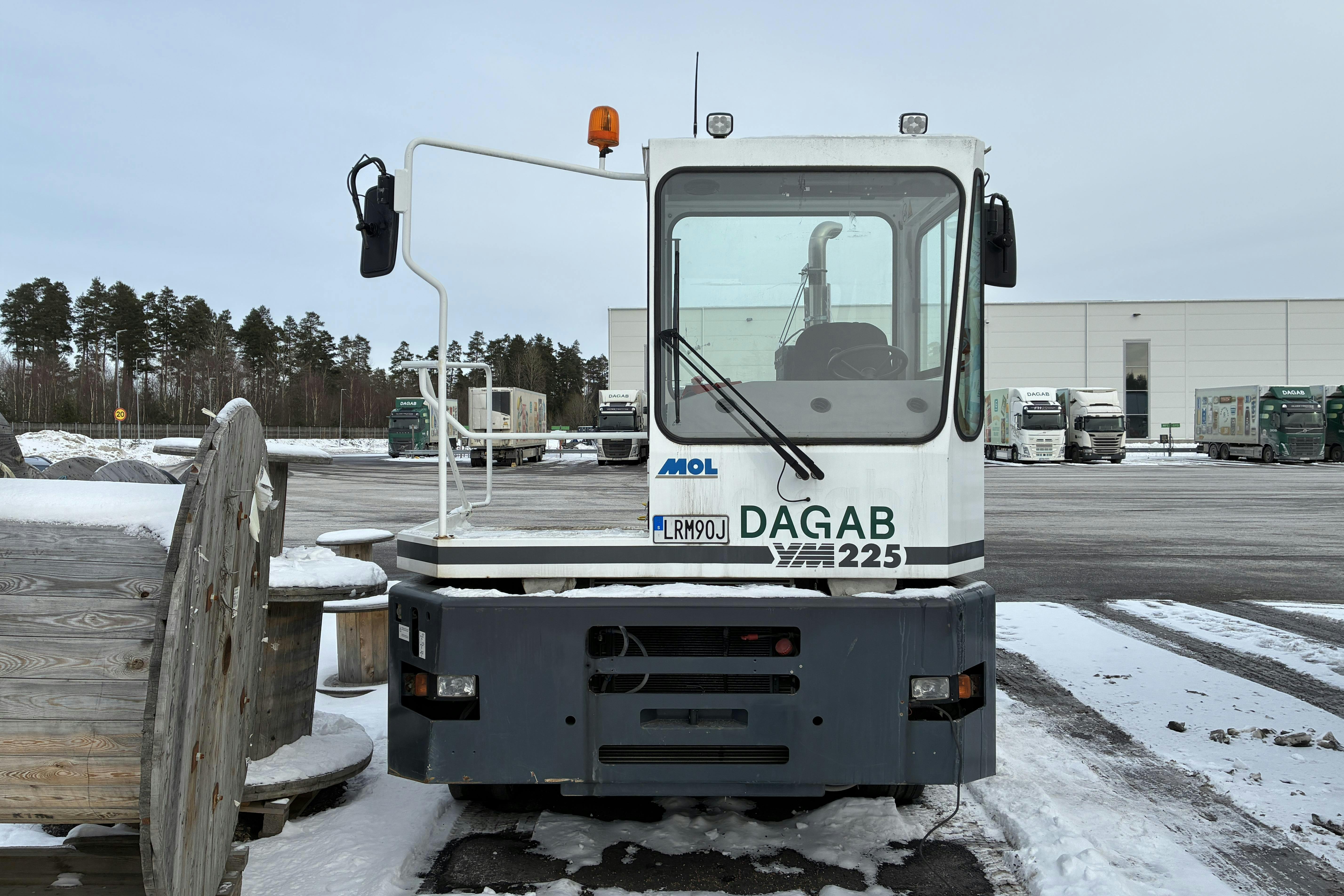 Presentationsfoto 2 av 29: MOL YM225/4X2 Terminaltruck - 0 km - Automat - vit - 2019