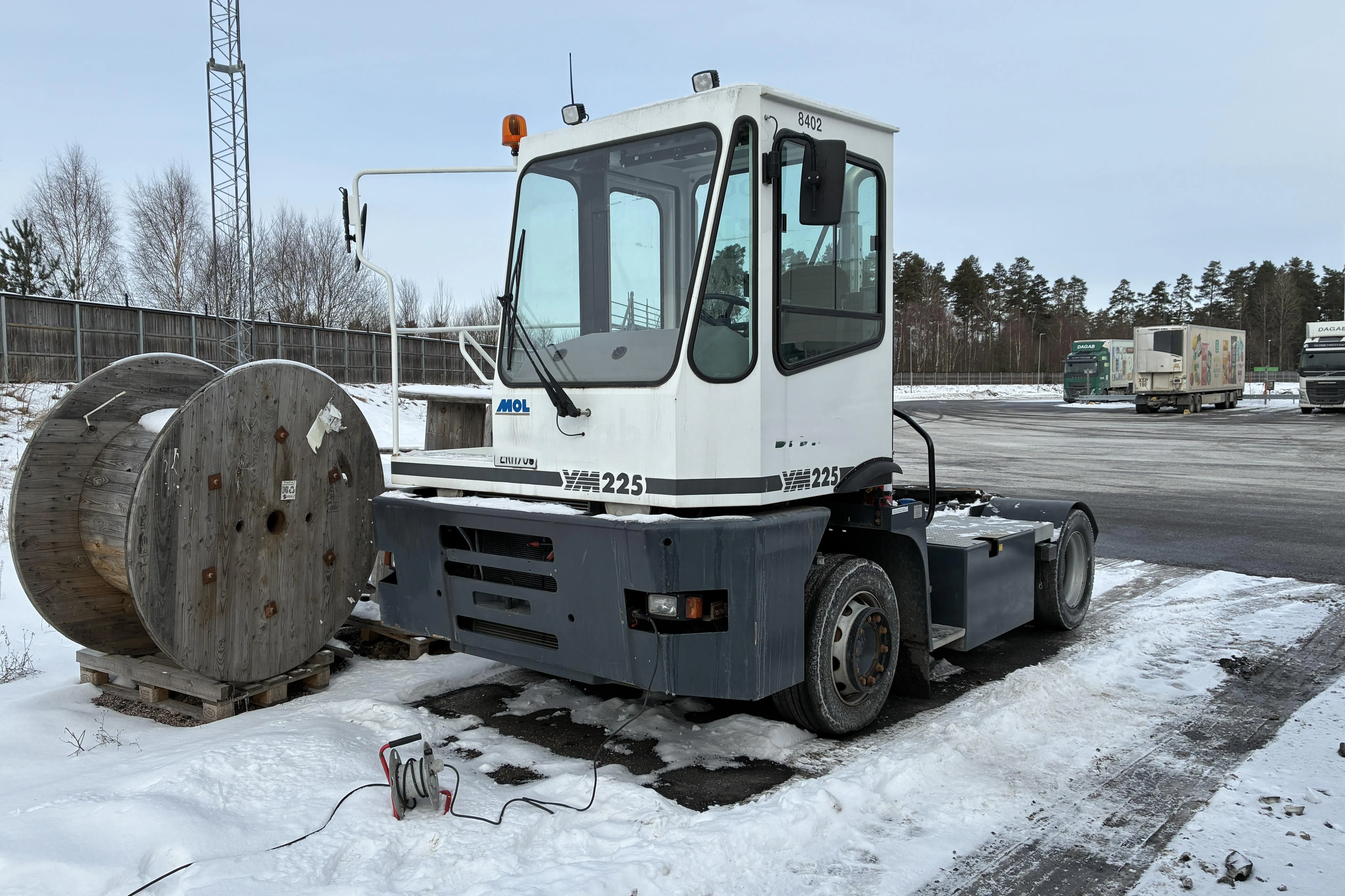 Presentation photo 1 of 29: MOL YM225/4X2 Terminaltruck - 0 km - Automatic - white - 2019