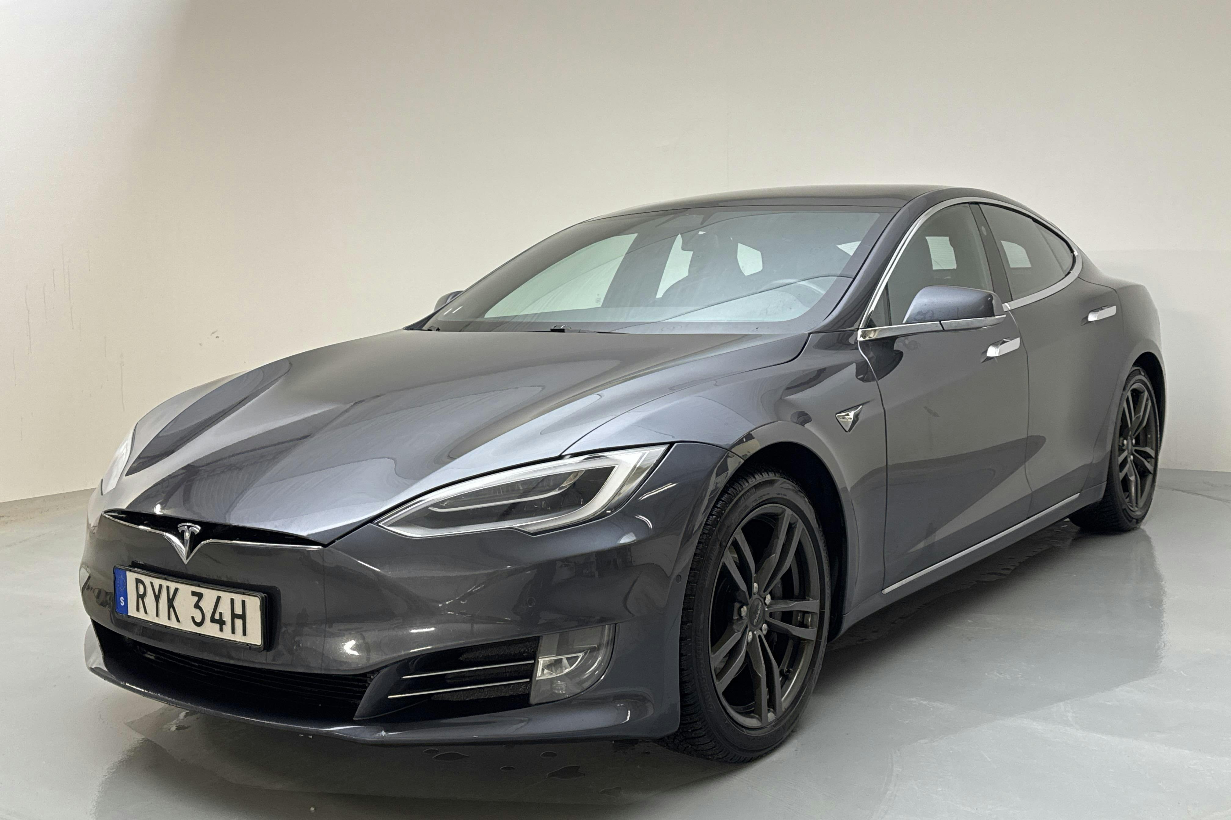 Presentationsfoto 1 av 19: Tesla Model S 75D - 19 627 mil - Automat - grå - 2019
