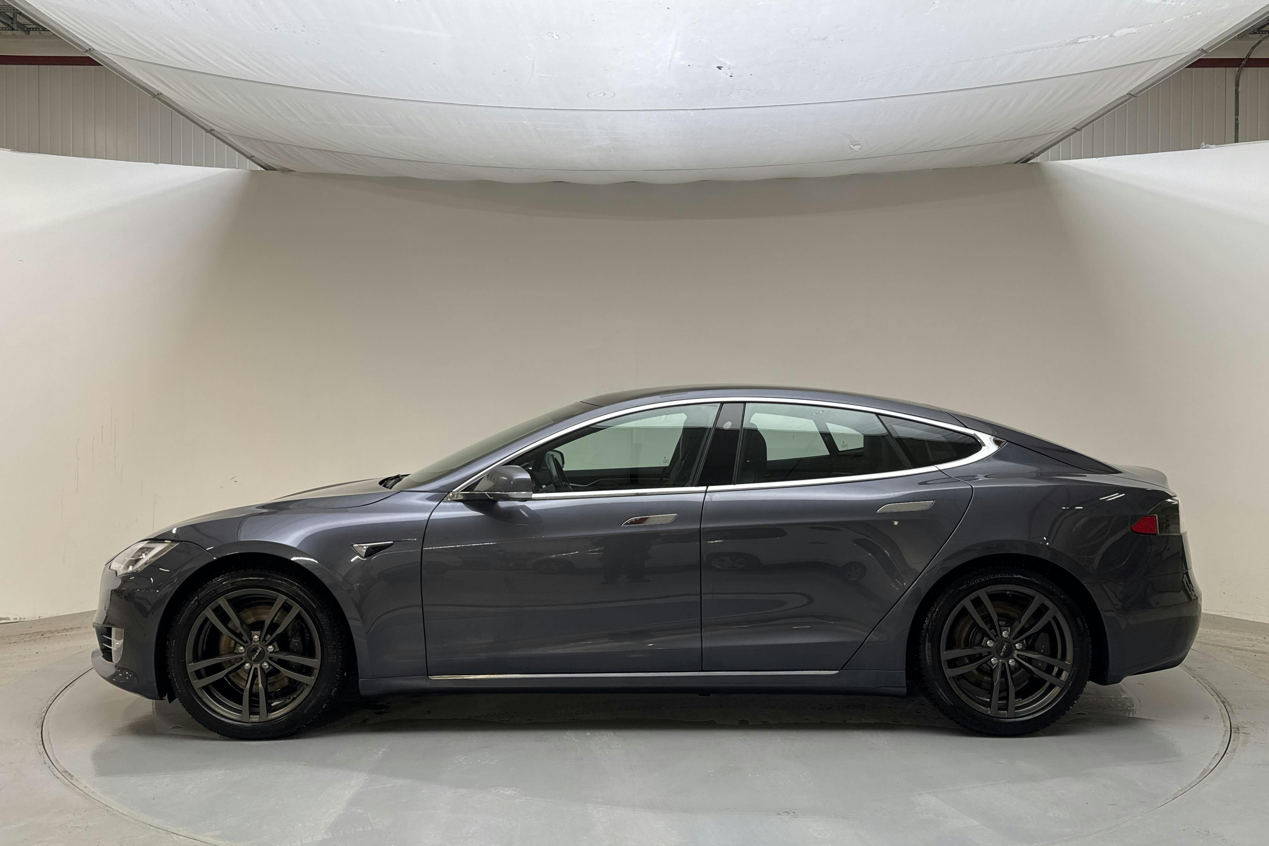 Presentationsfoto 2 av 19: Tesla Model S 75D - 19 627 mil - Automat - grå - 2019