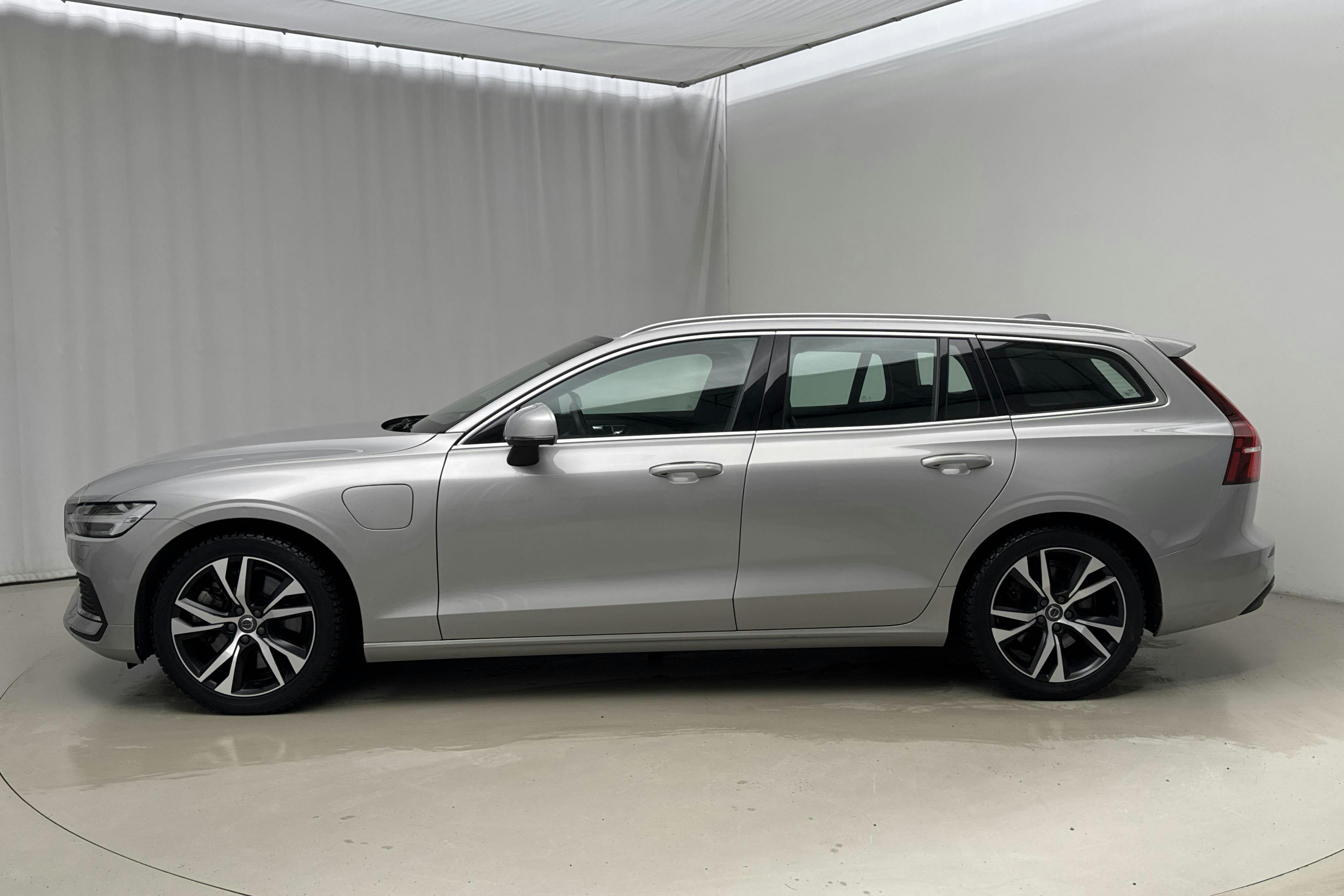 Presentation photo 2 of 18: Volvo V60 T6 AWD Recharge (350hk) - 83 820 km - Automatic - silver - 2023
