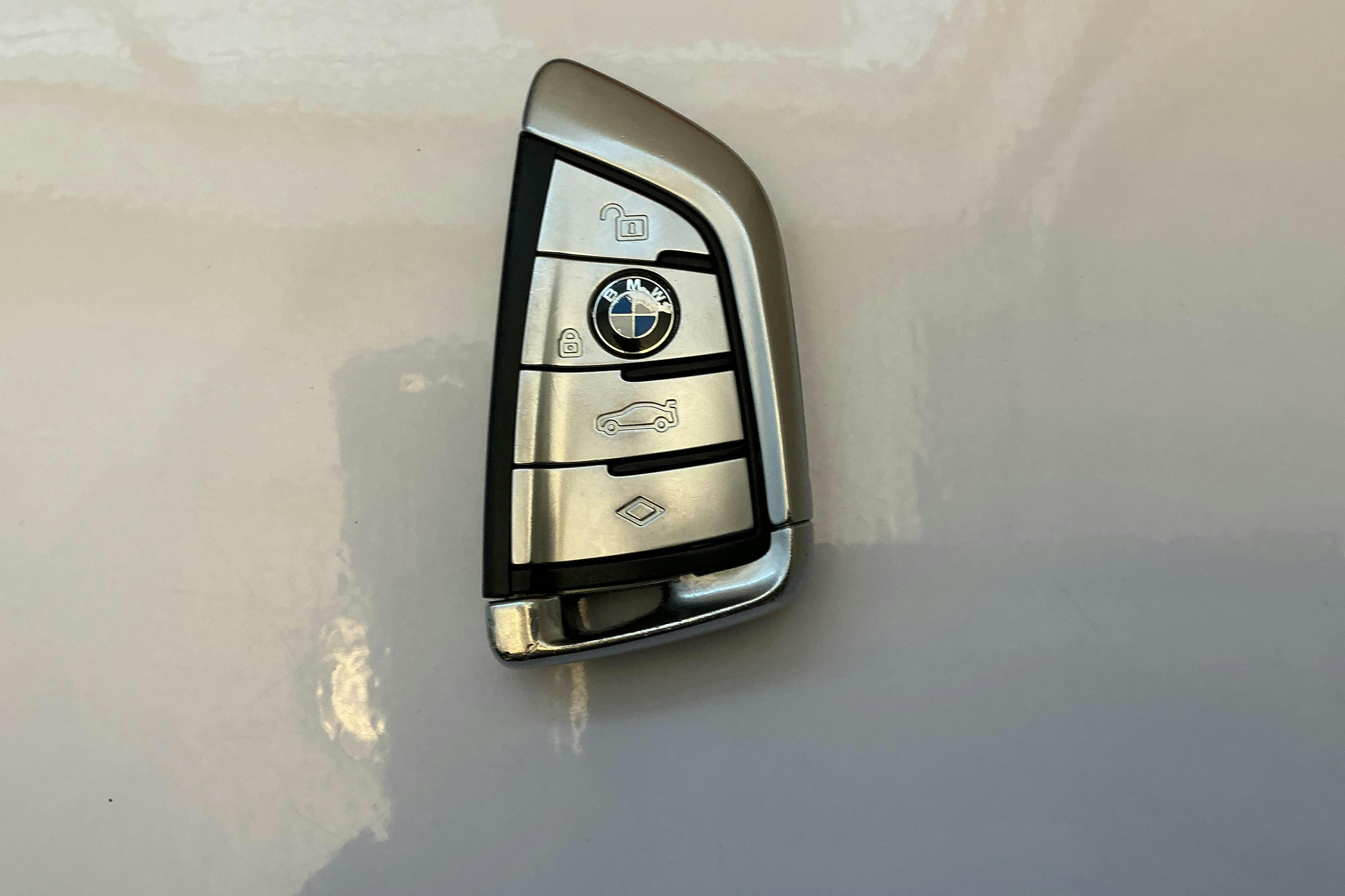 Presentationsfoto 17 av 17: BMW 530e iPerformance Sedan, G30 12kWh (252hk) - 22 423 mil - Automat - blå - 2020