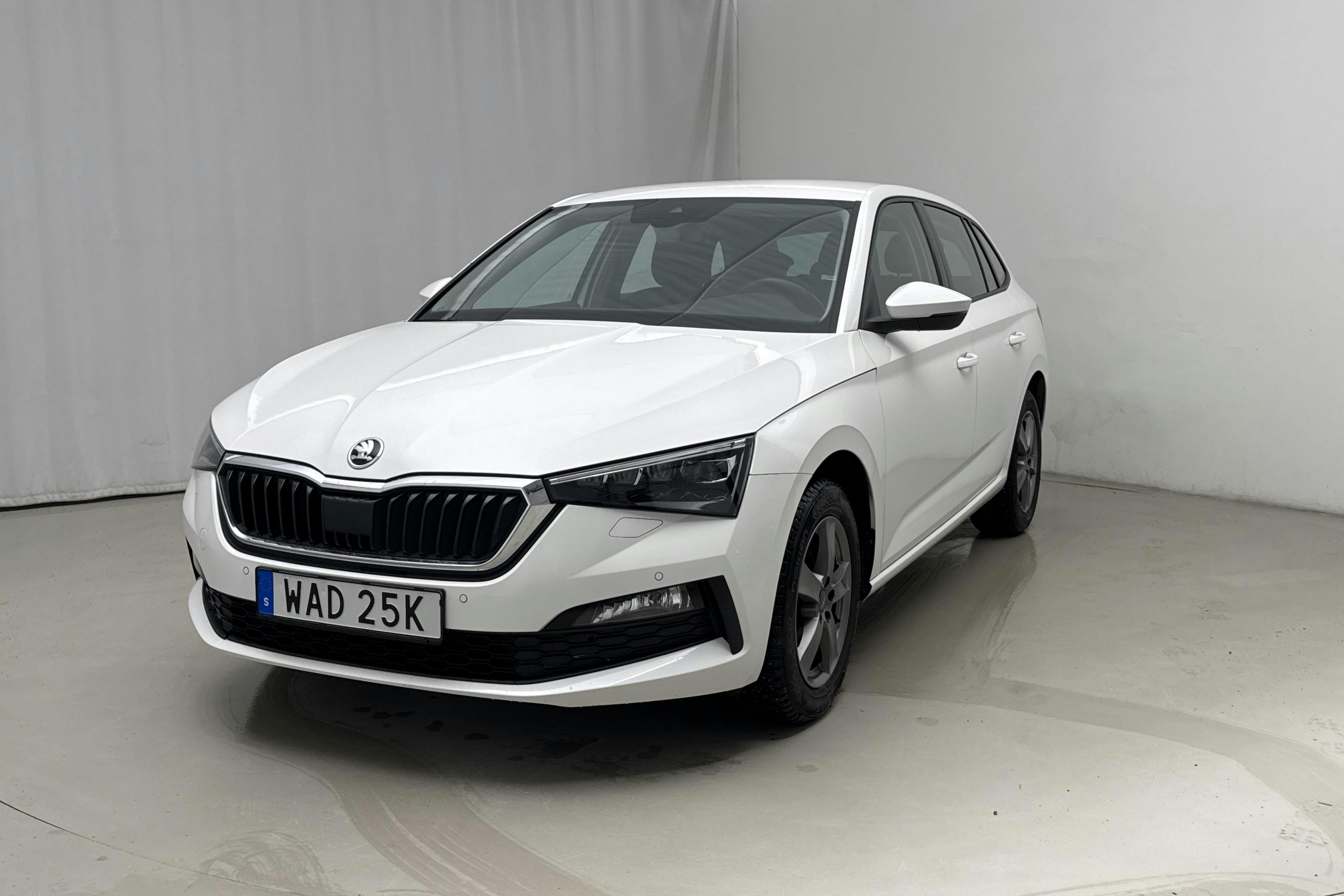 Presentation photo 1 of 13: Skoda Scala 1.0 TSI 5dr (110hk) - 58 880 km - Automatic - white - 2023